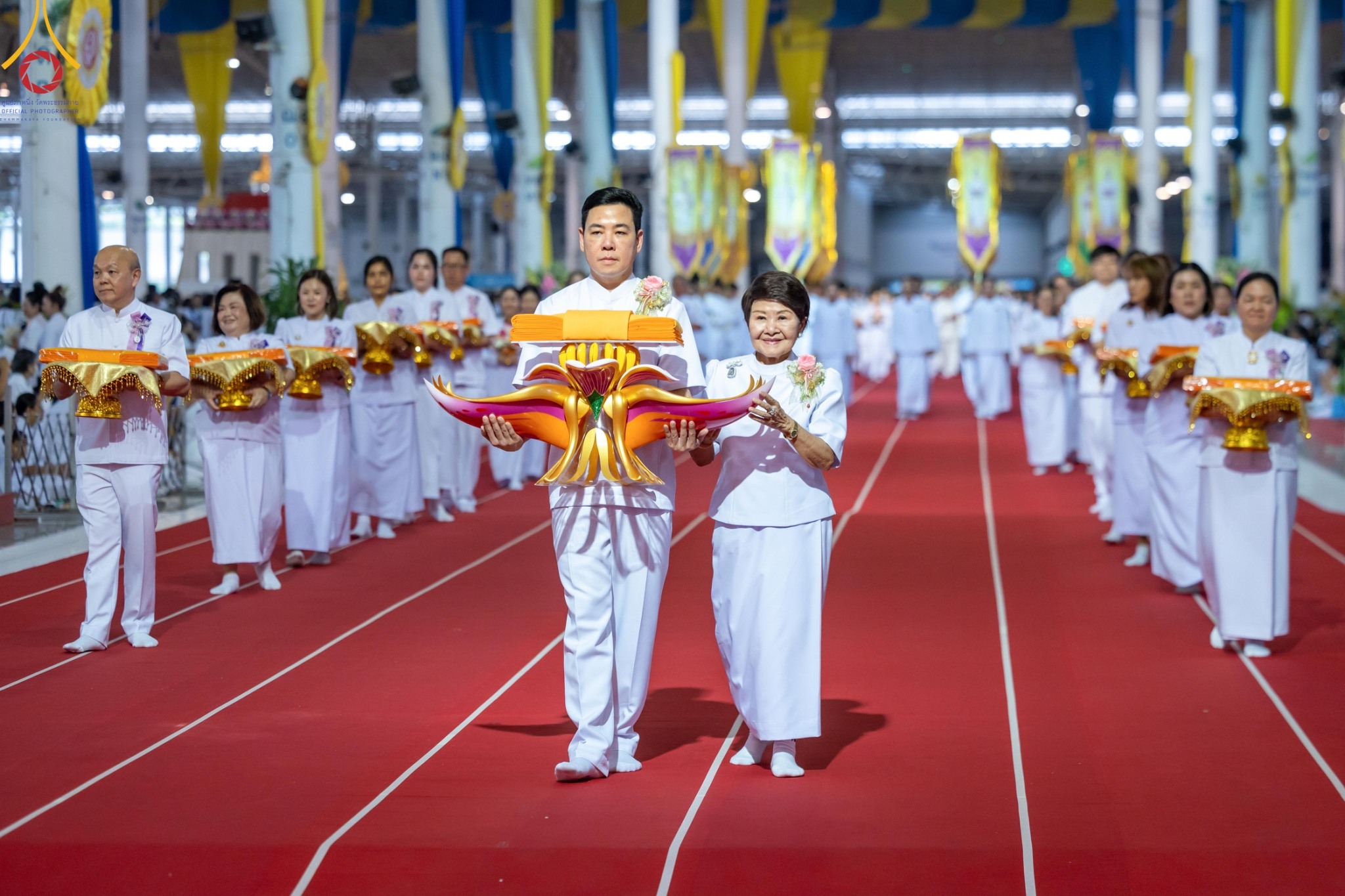 วัดพระธรรมกาย จัดพิธีบูชาข้าวพระและพิธีทอดกฐิน
