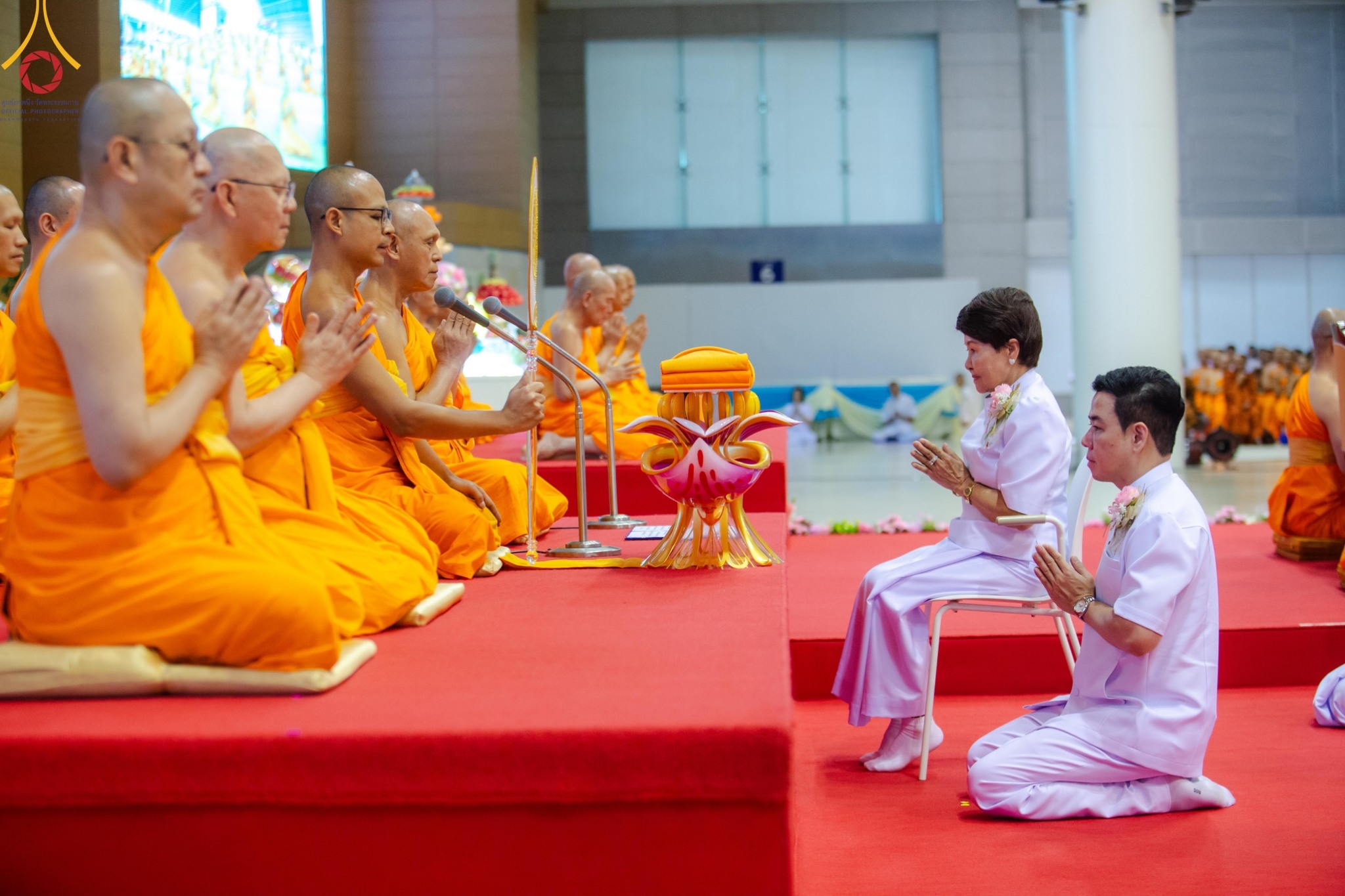 วัดพระธรรมกาย จัดพิธีบูชาข้าวพระและพิธีทอดกฐิน