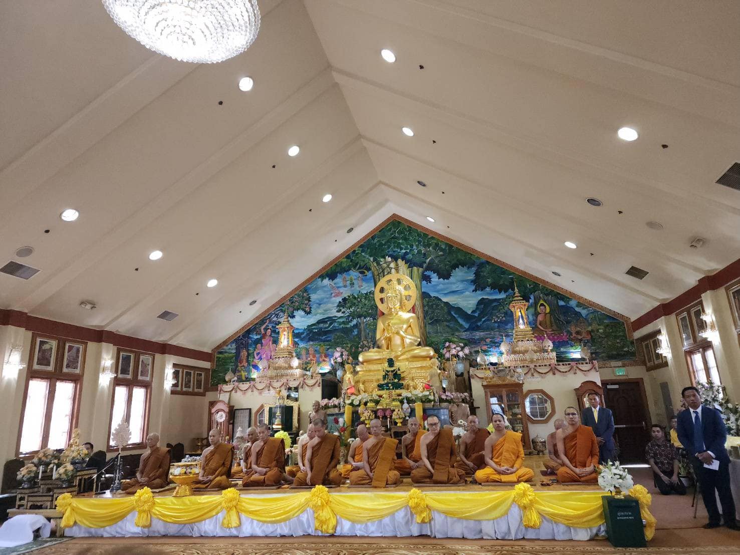 กฐินสมทบวัดกัลยาณมิตรในต่างประเทศ  ณ วัดไทยลอสแองเจลิส