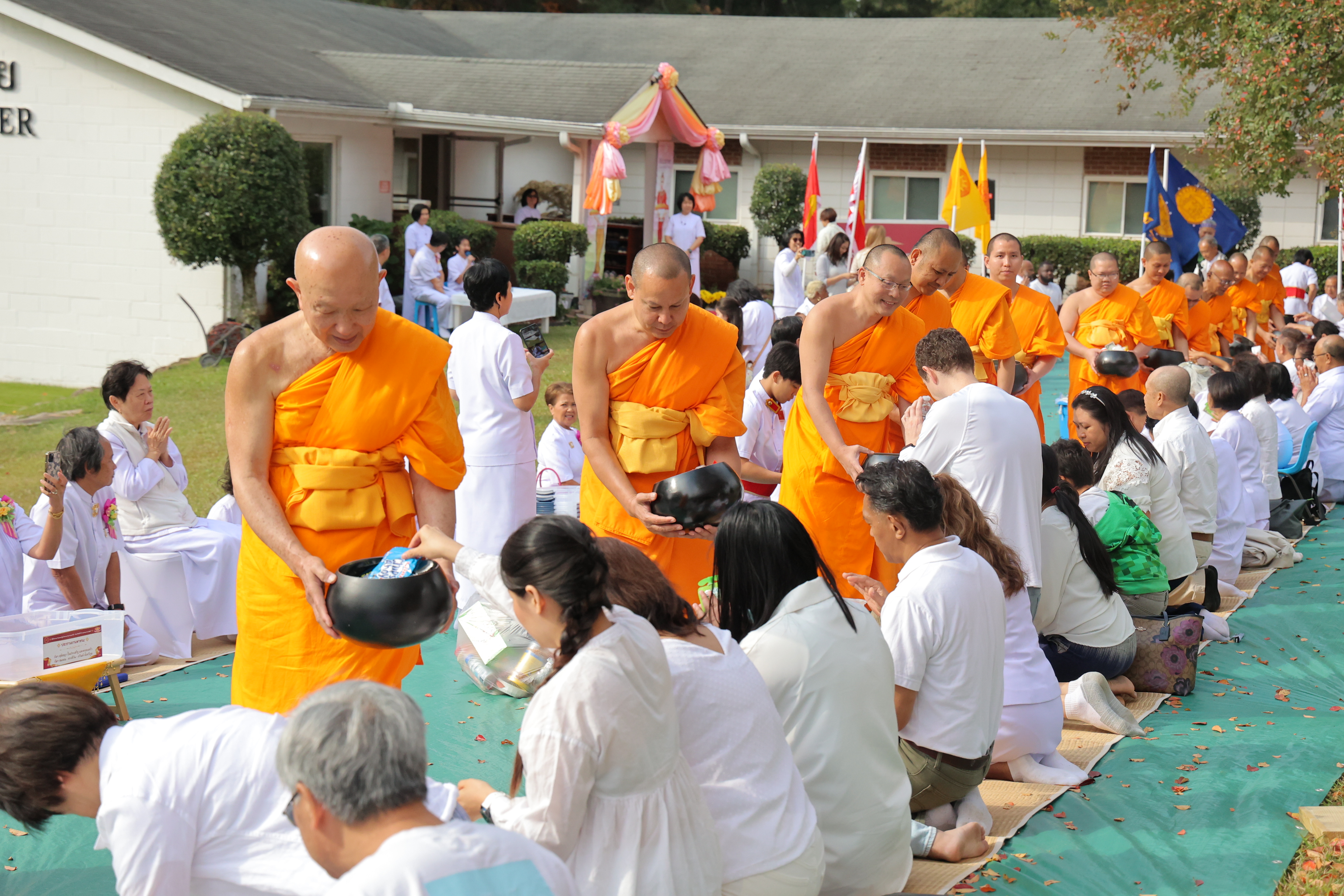 วัดพระธรรมกายจอร์เจีย จัดงานบุญพิธีทอดกฐินสามัคคี
