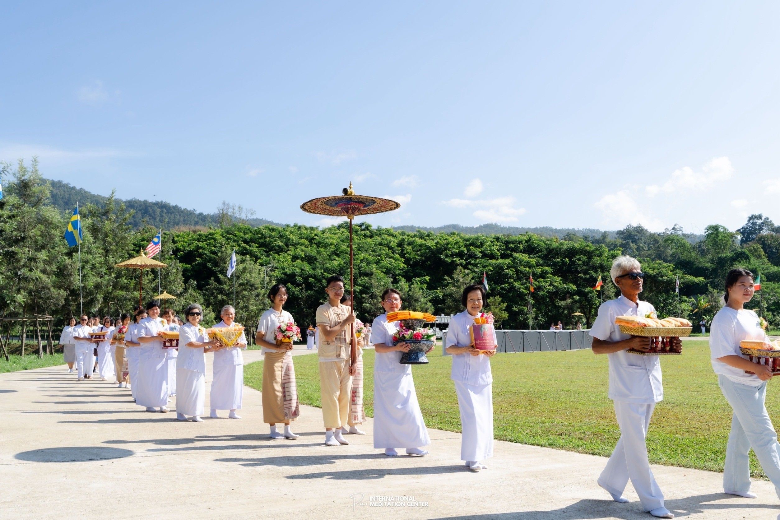 ศูนย์ปฏิบัติธรรมนานาชาติปาย จัดพิธีทอดกฐินสามัคคี