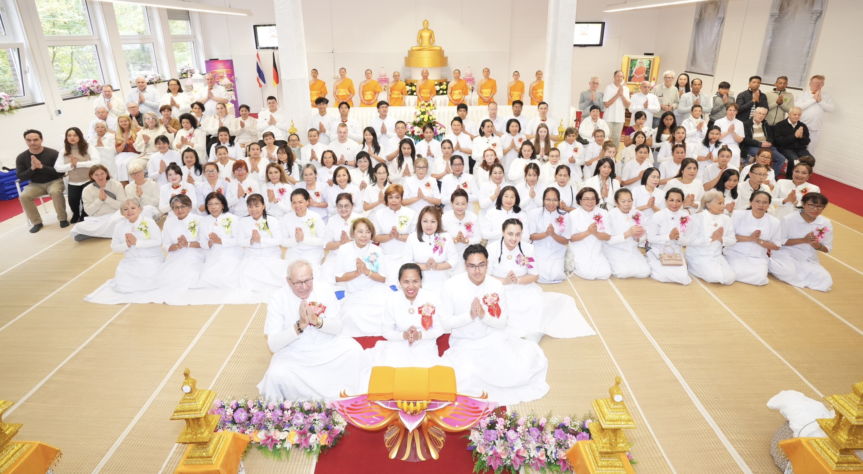 วัดพุทธนอร์ดไรน์ เวสท์ฟาเลน จัดพิธีทอดกฐินสามัคคี