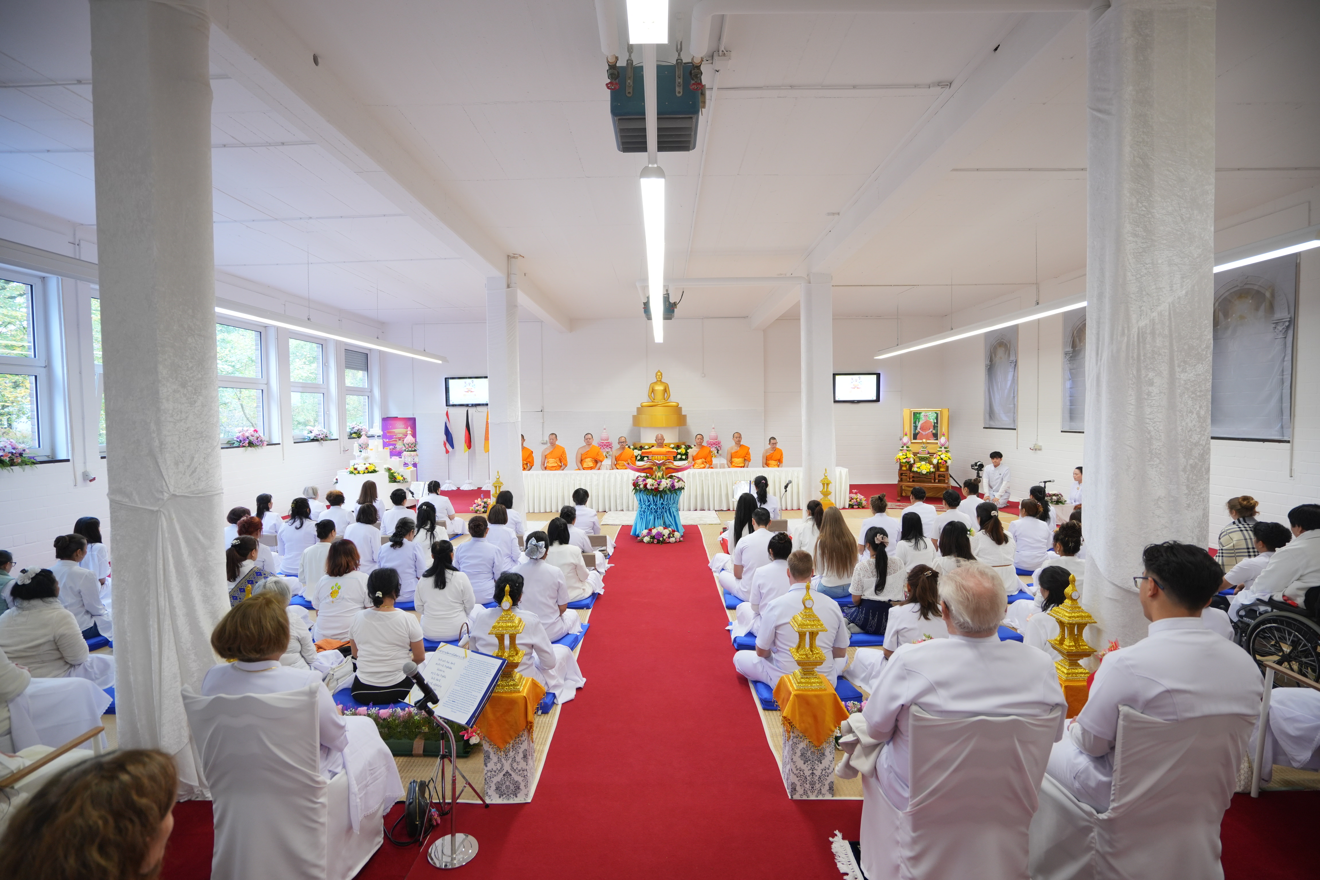 วัดพุทธนอร์ดไรน์ เวสท์ฟาเลน จัดพิธีทอดกฐินสามัคคี