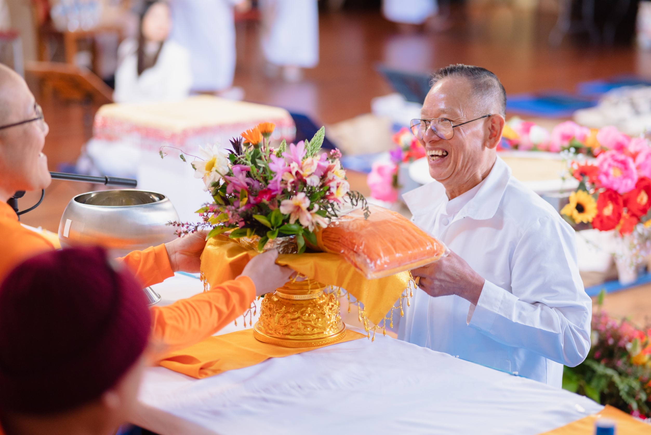 วัดพระธรรมกายเวลลิงตัน จัดพิธีทอดผ้าป่าบริวารกฐิน