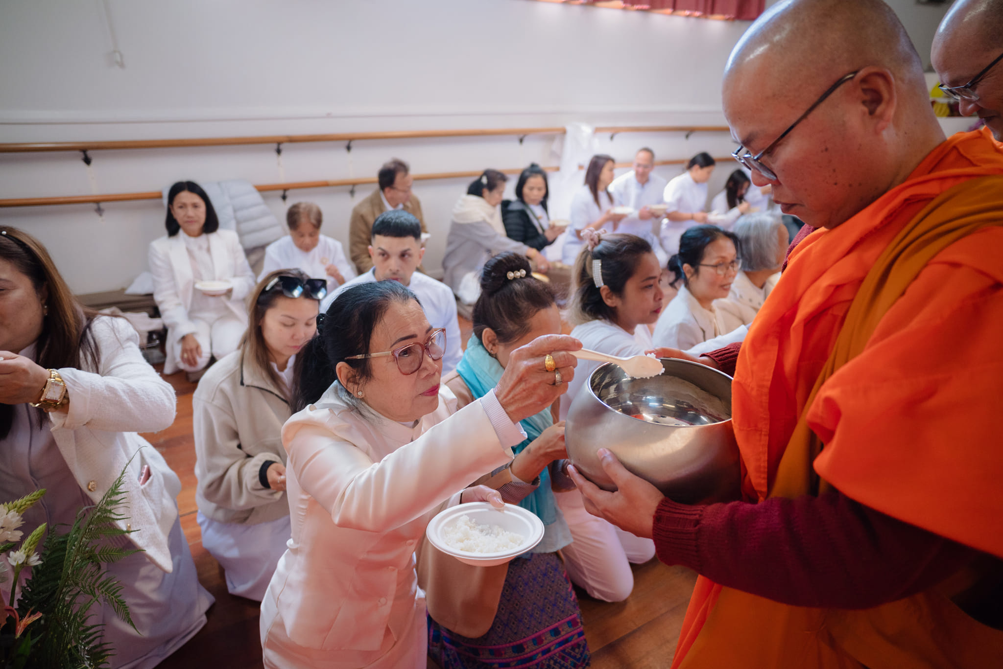 วัดพระธรรมกายเวลลิงตัน จัดพิธีทอดผ้าป่าบริวารกฐิน