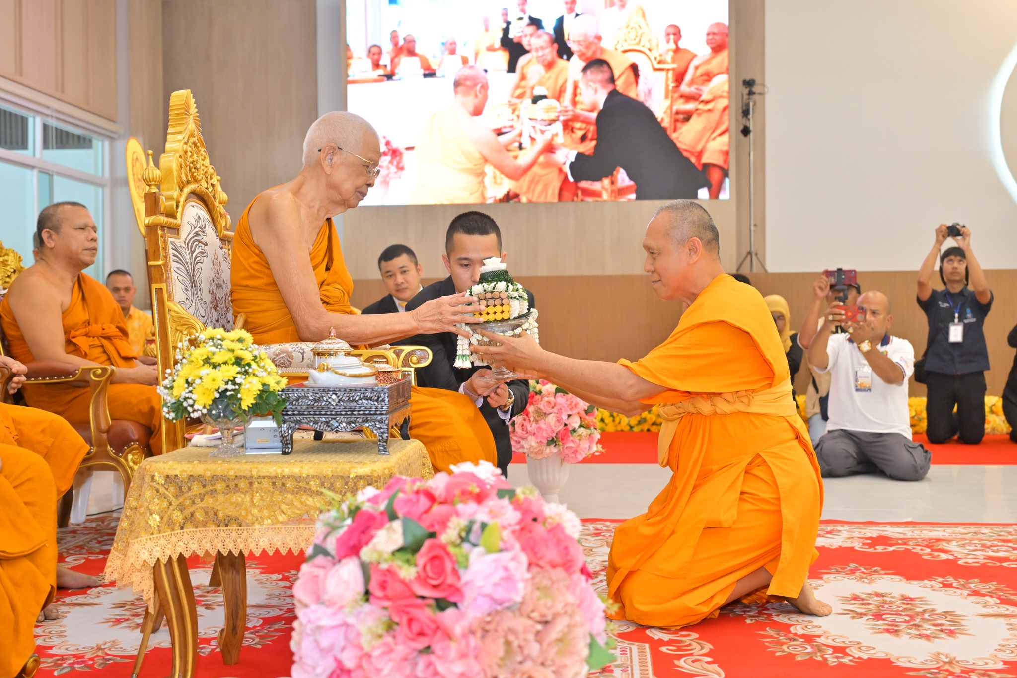 กรมการศาสนา พระธรรมทูตสายประเทศอินเดีย-เนปาล และวัดพระธรรมกาย จัดพิธีถวายผ้ากฐิน จังหวัดชายแดนภาคใต้