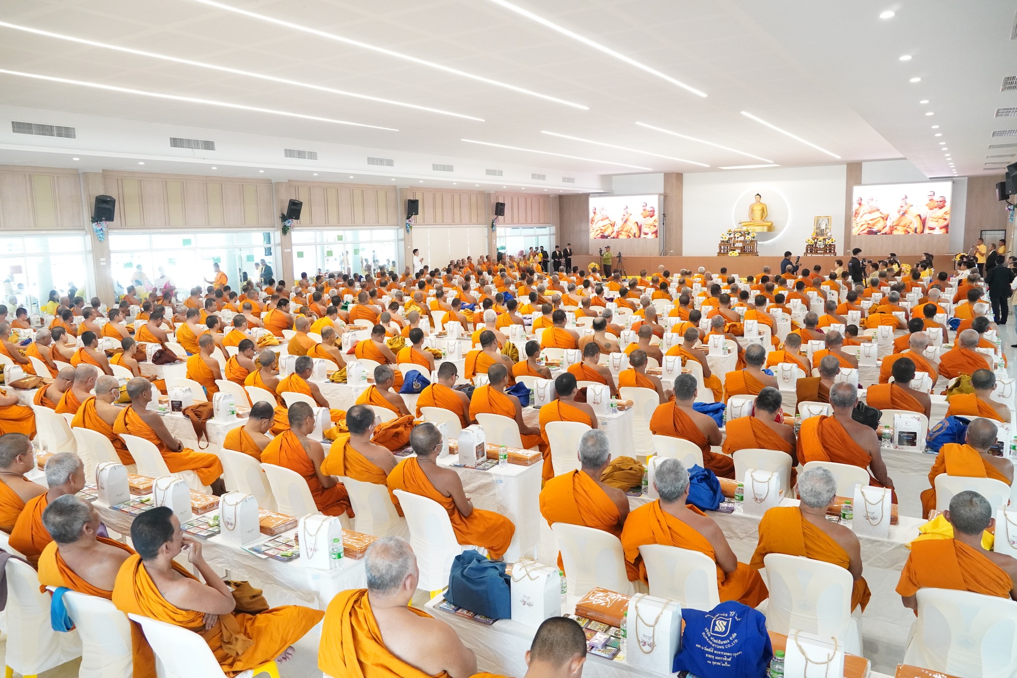 กรมการศาสนา พระธรรมทูตสายประเทศอินเดีย-เนปาล และวัดพระธรรมกาย จัดพิธีถวายผ้ากฐิน จังหวัดชายแดนภาคใต้