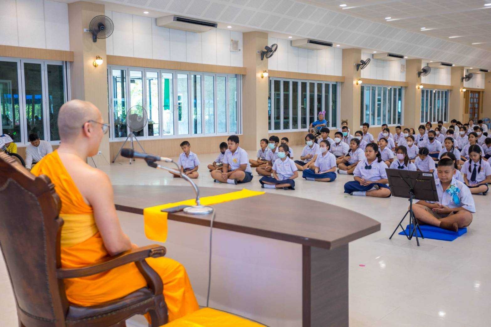 กิจกรรมรวมพลังเด็กดี V-Star ผู้นำฟื้นฟูศีลธรรมโลก ครั้งที่ 17 ประจำปี 2567 จ.ชลบุรี