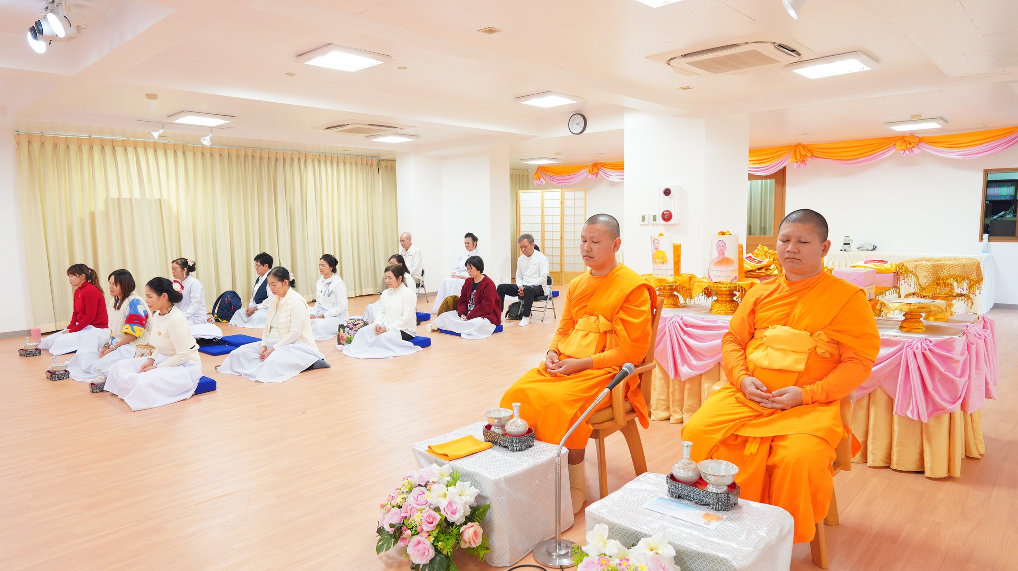 วัดพระธรรมกายโอซาก้า จัดพิธีลอยกระทงธรรม