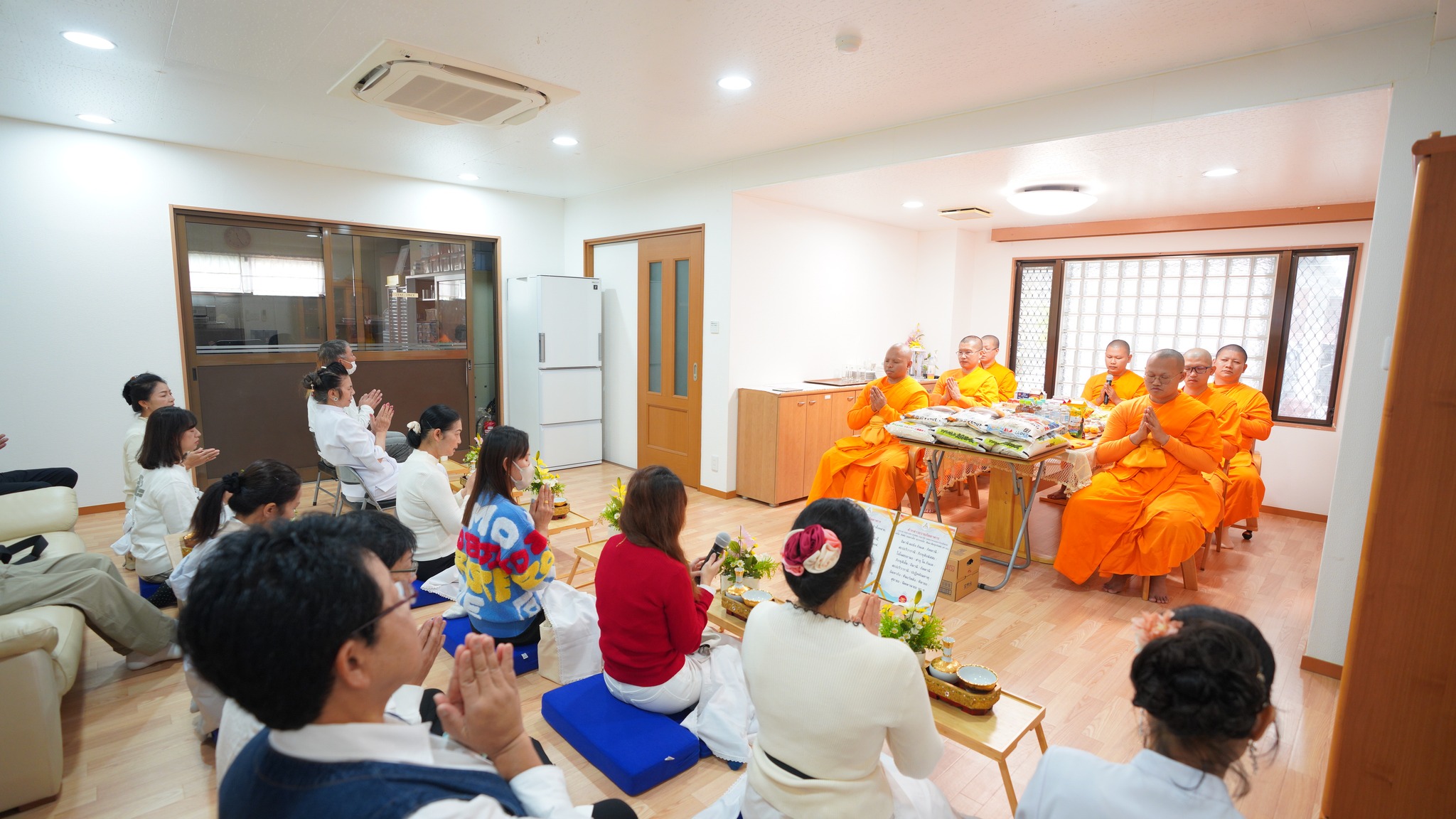 วัดพระธรรมกายโอซาก้า จัดพิธีลอยกระทงธรรม