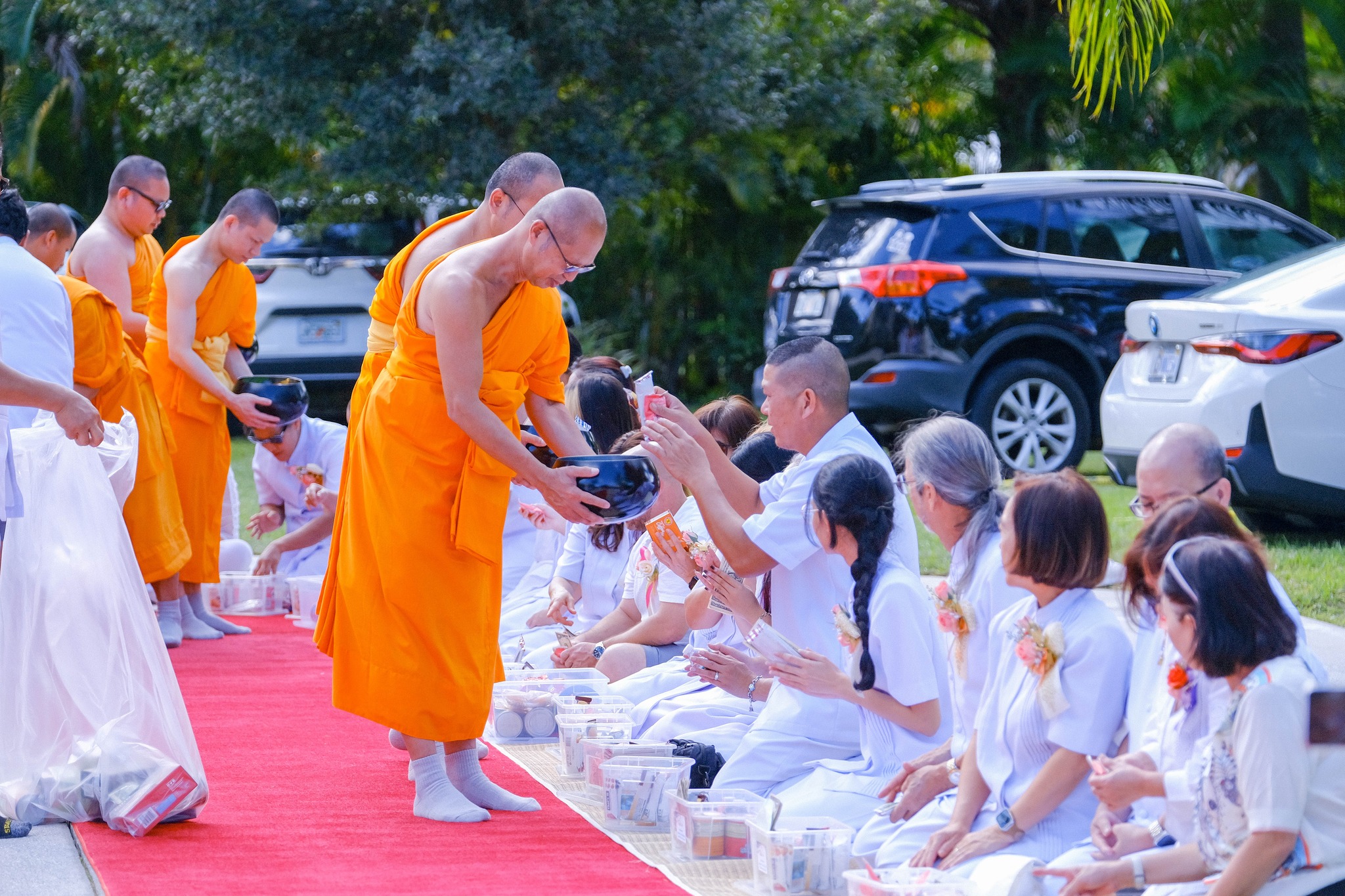 วัดพระธรรมกายปาล์มบีช จัดพิธีทอดกฐินสามัคคี