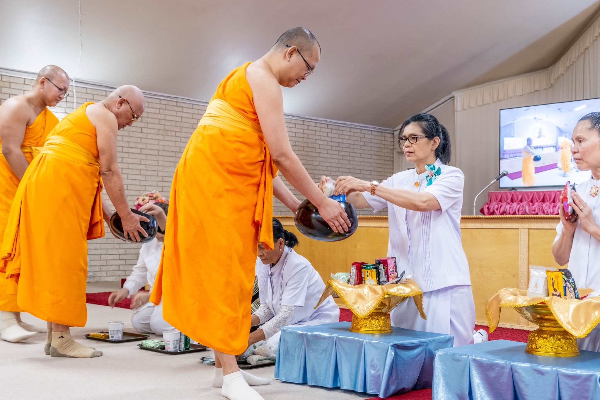 วัดพระธรรมกายเท็กซัส จัดพิธีลอยกระทงธรรม