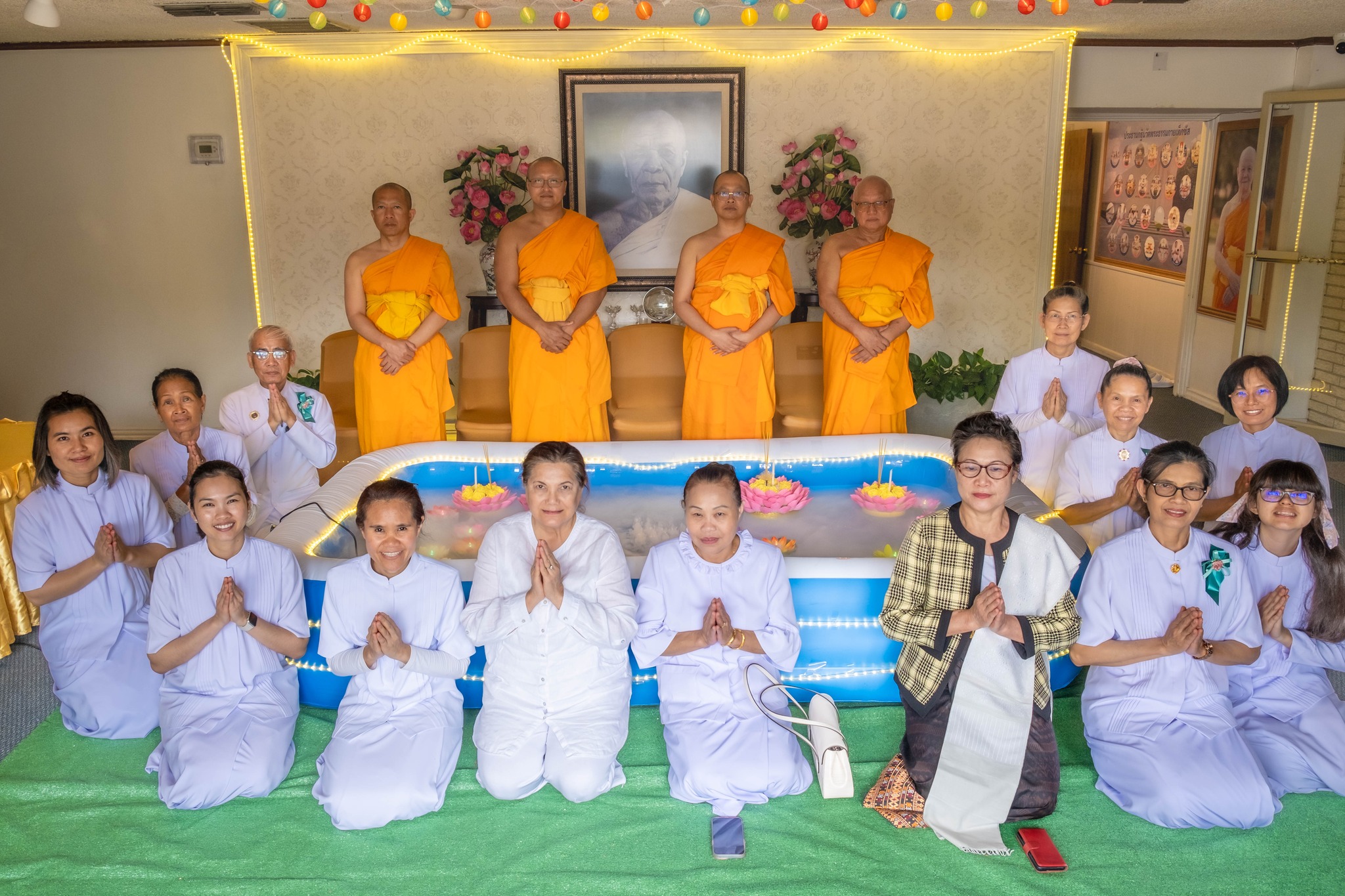 วัดพระธรรมกายเท็กซัส จัดพิธีลอยกระทงธรรม