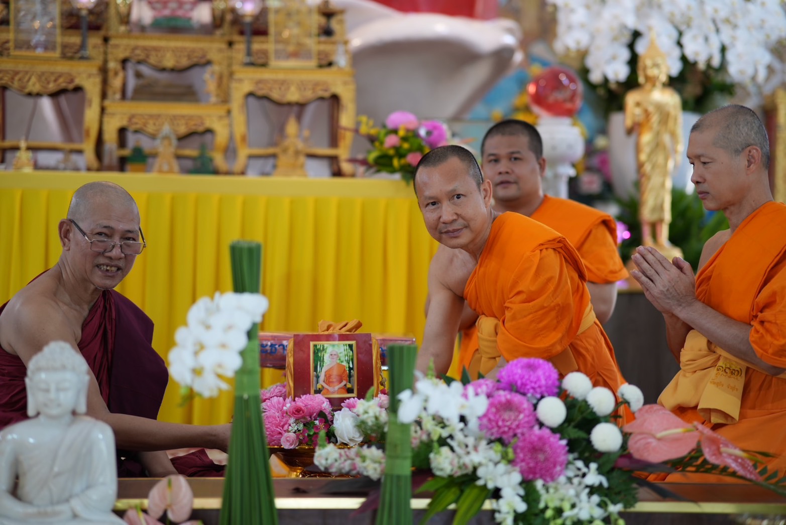 วัดพระธรรมกายร่วมถวายกฐินสมทบที่ประเทศเวียดนาม ณ วัดเงียนทุ๋ย