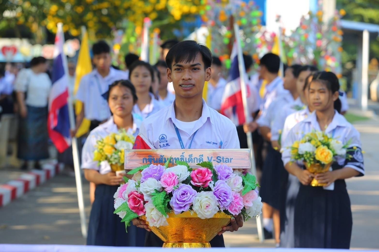 รร.หนองกรดพิทยาคม จ.นครสวรรค์ จัดกิจกรรมทอดกฐินสัมฤทธิ์เด็กดี V-star