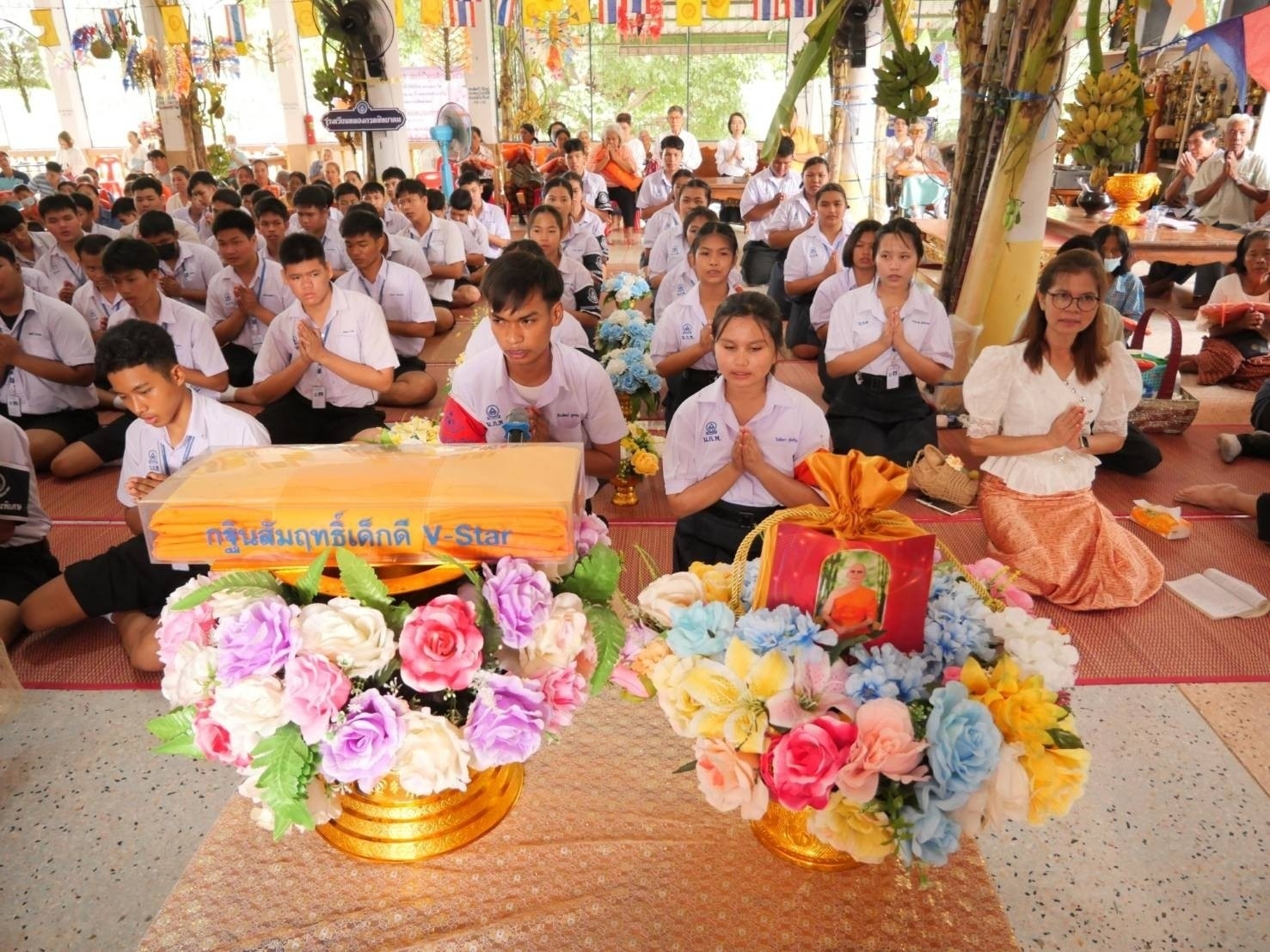 รร.หนองกรดพิทยาคม จ.นครสวรรค์ จัดกิจกรรมทอดกฐินสัมฤทธิ์เด็กดี V-star