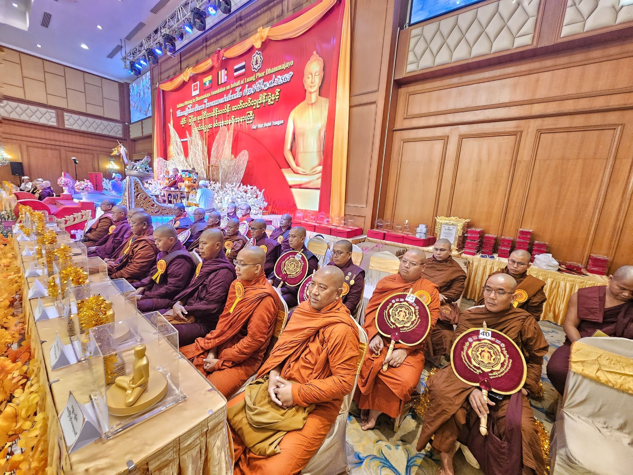 พระสังฆราชแห่งเมียนมา ได้เมตตารับอาราธนาไปเป็นองค์ประธานในพิธีทอดกฐินไทย-เมียนมา ในนามหลวงพ่อธมฺมชโย บูชาธรรมอายุวัฒนมงคล 80 ปี