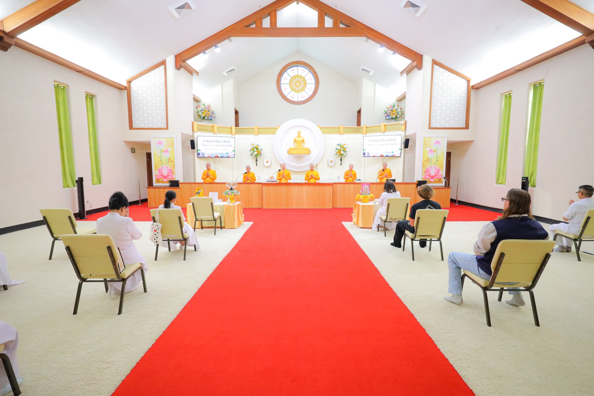 วัดพระธรรมกายแคนซัส จัดพิธีถวายกองบุญเครื่องกันหนาว