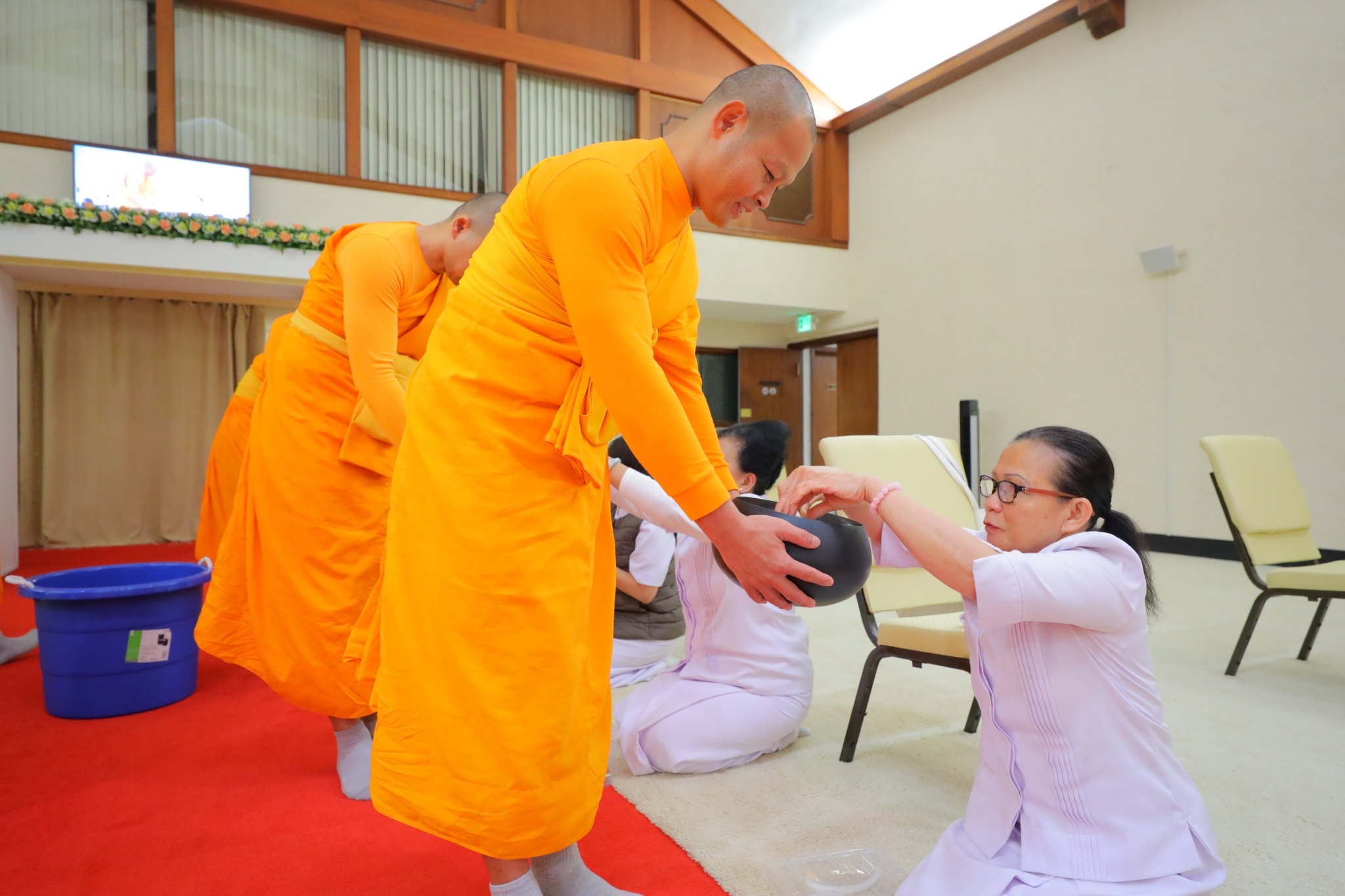 วัดพระธรรมกายแคนซัส จัดพิธีถวายกองบุญเครื่องกันหนาว