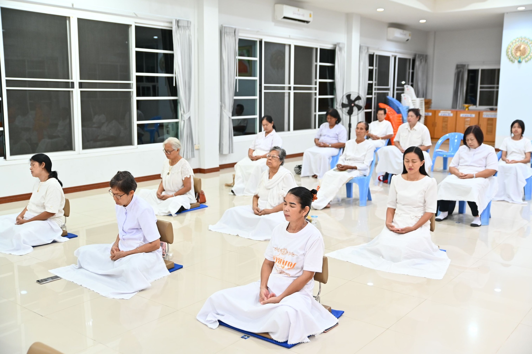 ศูนย์ปฏิบัติธรรมพนมสารคาม จัดปฏิบัติธรรมโครงการหมู่บ้านรักษาศีล 5