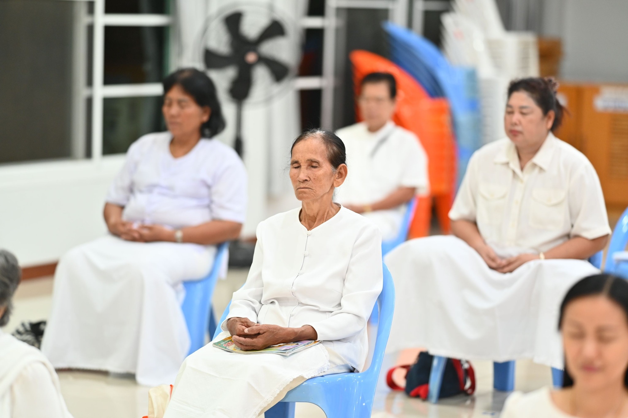 ศูนย์ปฏิบัติธรรมพนมสารคาม จัดปฏิบัติธรรมโครงการหมู่บ้านรักษาศีล 5