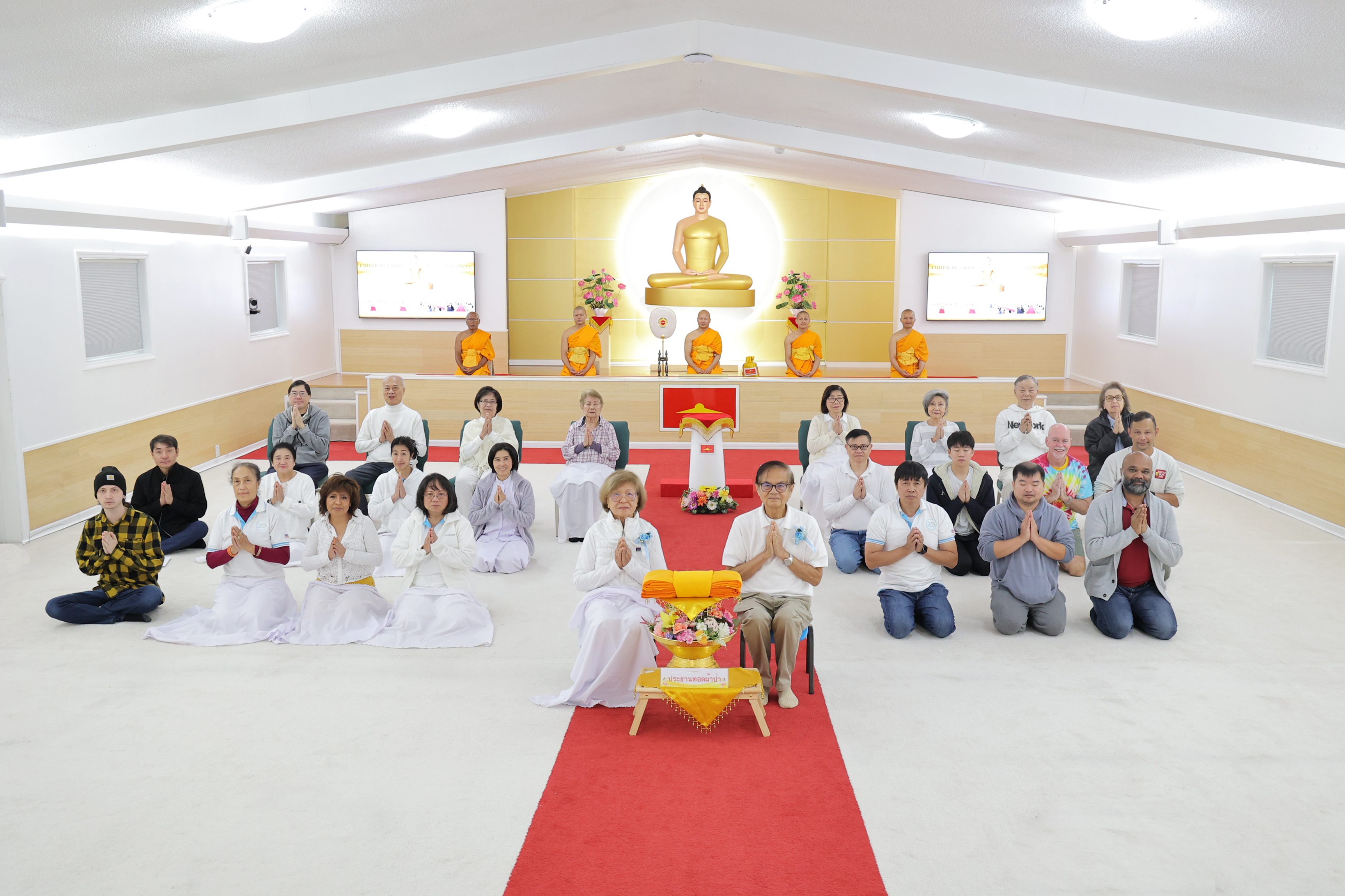 วัดพระธรรมกายจอร์เจีย จัดพิธีทอดผ้าป่าบำรุงวัด