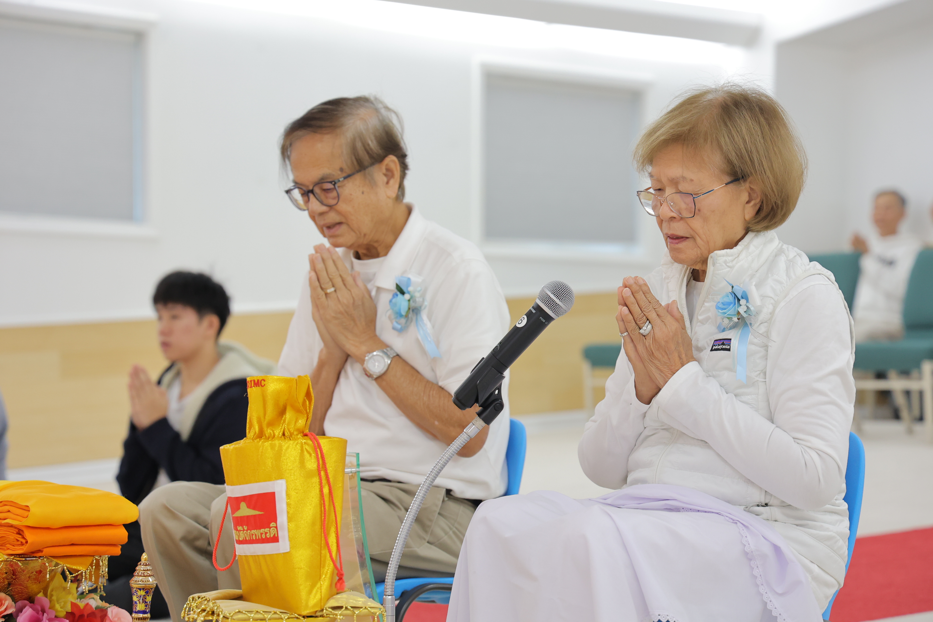 วัดพระธรรมกายจอร์เจีย จัดพิธีทอดผ้าป่าบำรุงวัด