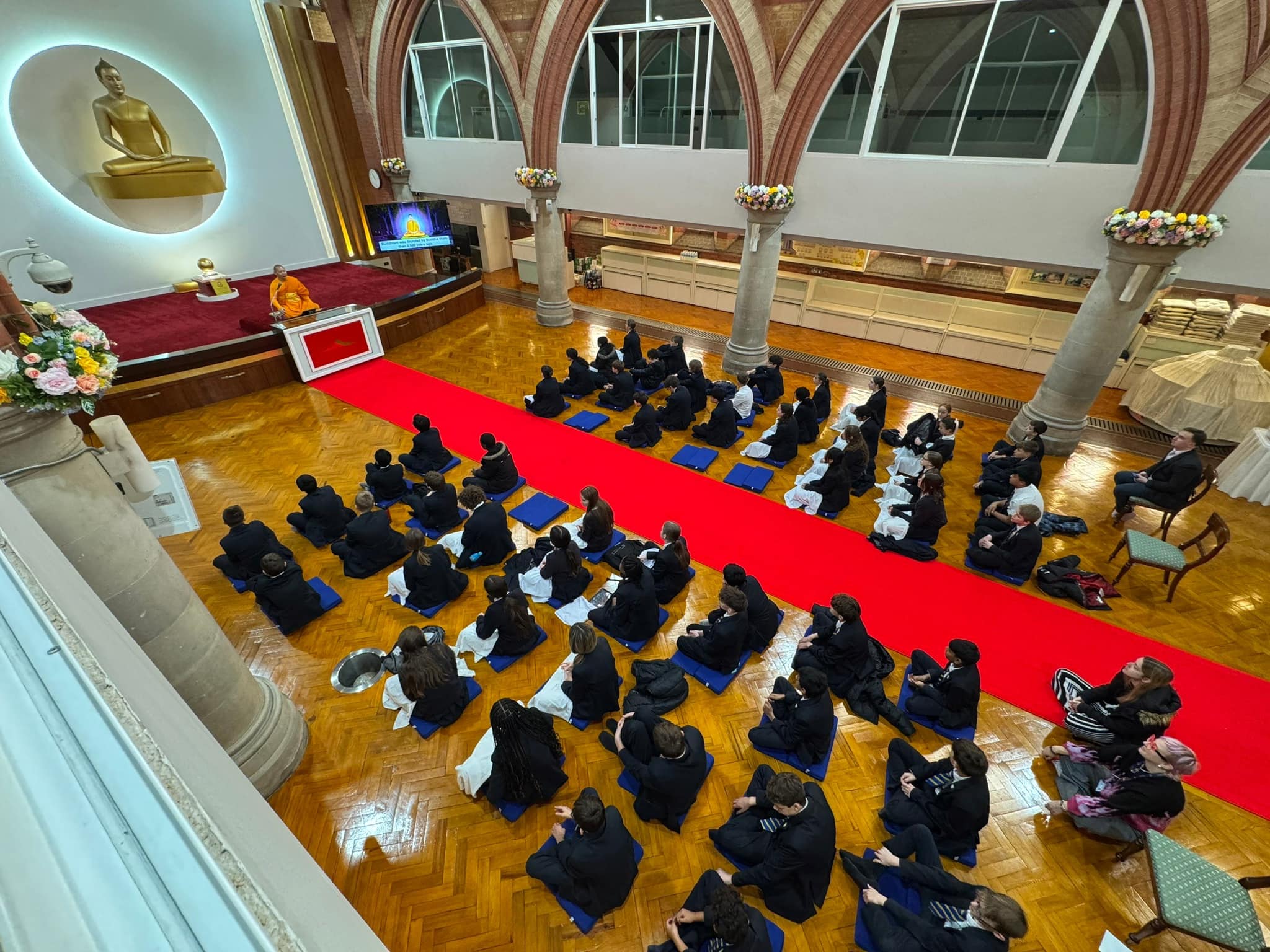 โรงเรียน Ranelagh มาเยี่ยมชมวัดพระธรรมกายลอนดอน