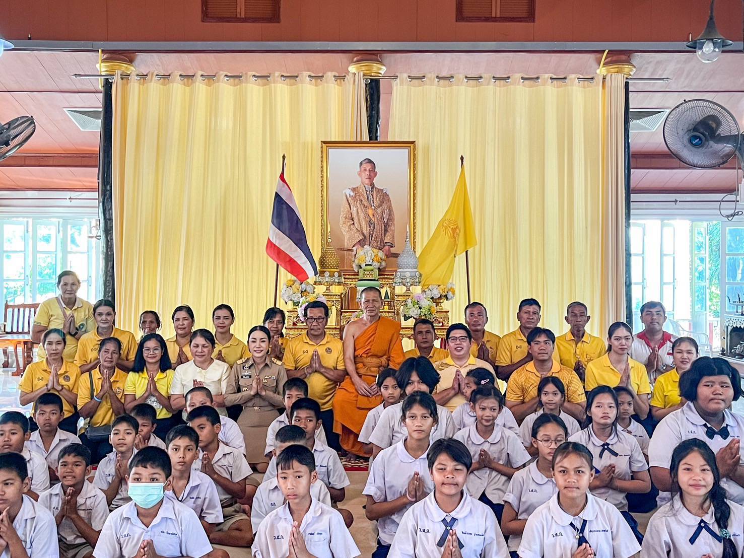 พิธีเจริญพระพุทธมนต์ถวายพระพรชัยมงคลแด่พระบาทสมเด็จพระวชิรเกล้าเจ้าอยู่หัว