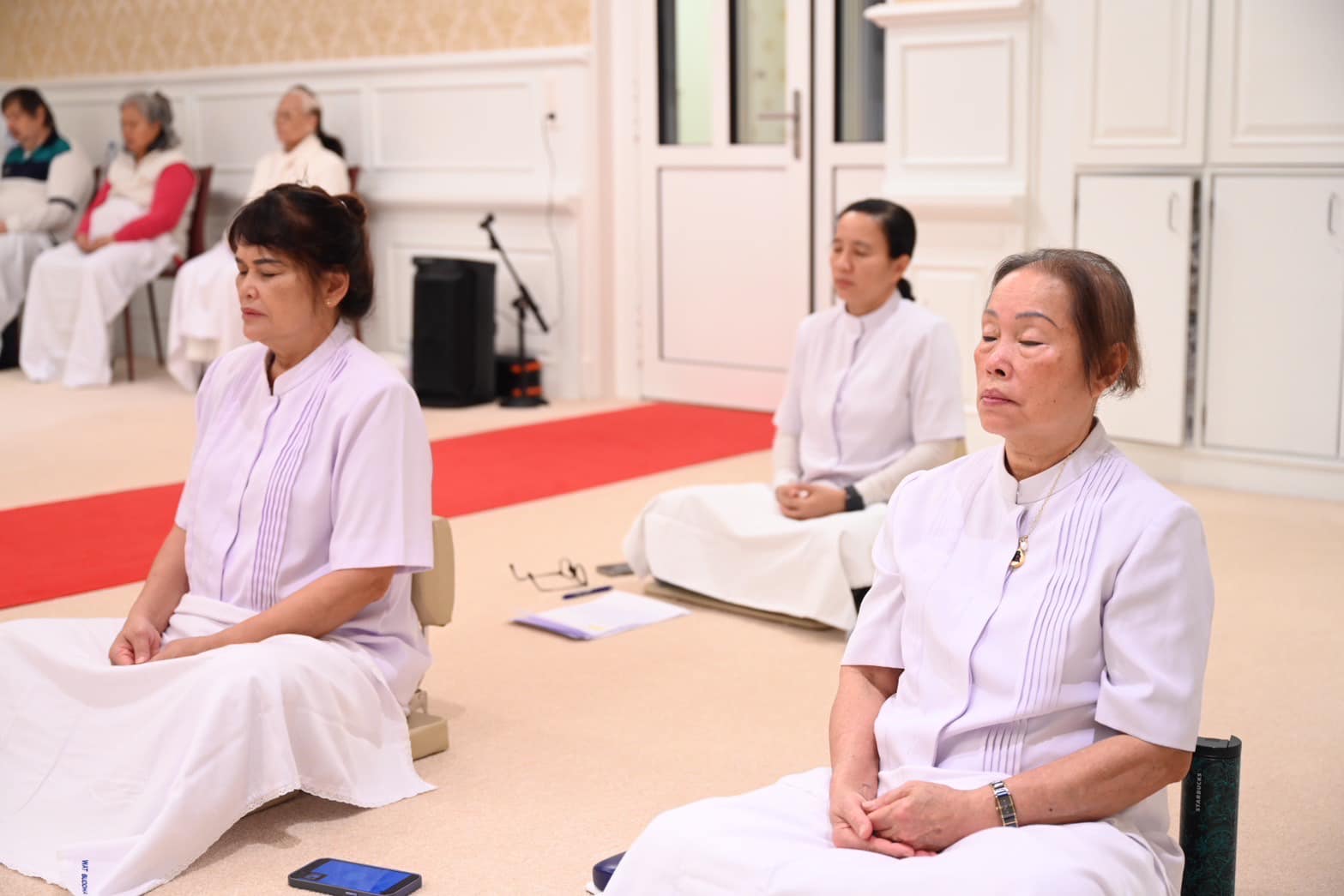 วัดพระธรรมกายสวิตเซอร์แลนด์ จัดพิธีจุดบุปผามาลาประทีป