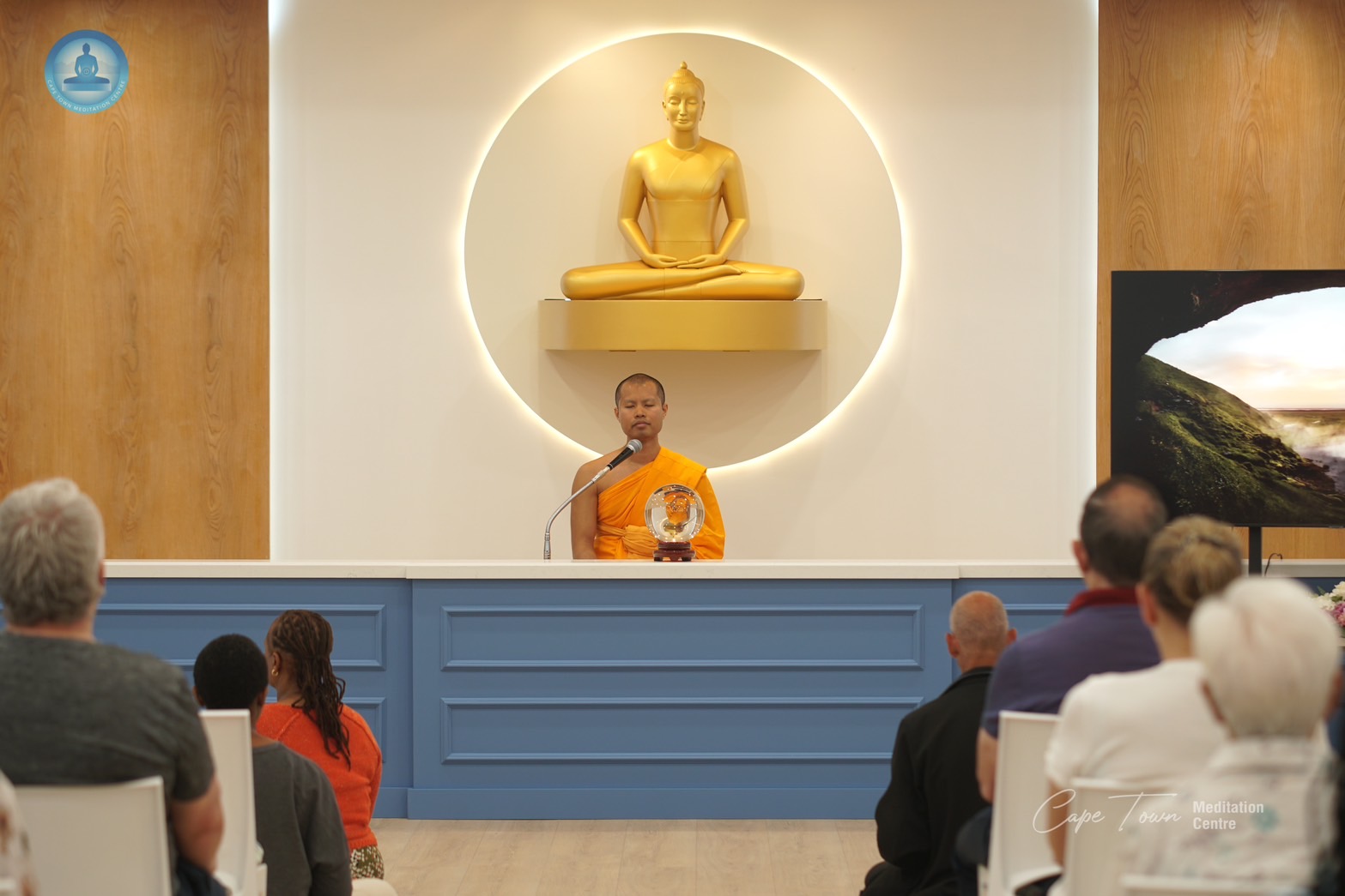 วัดพุทธเคปทาวน์ จัดคลาสสมาธิชาวท้องถิ่น