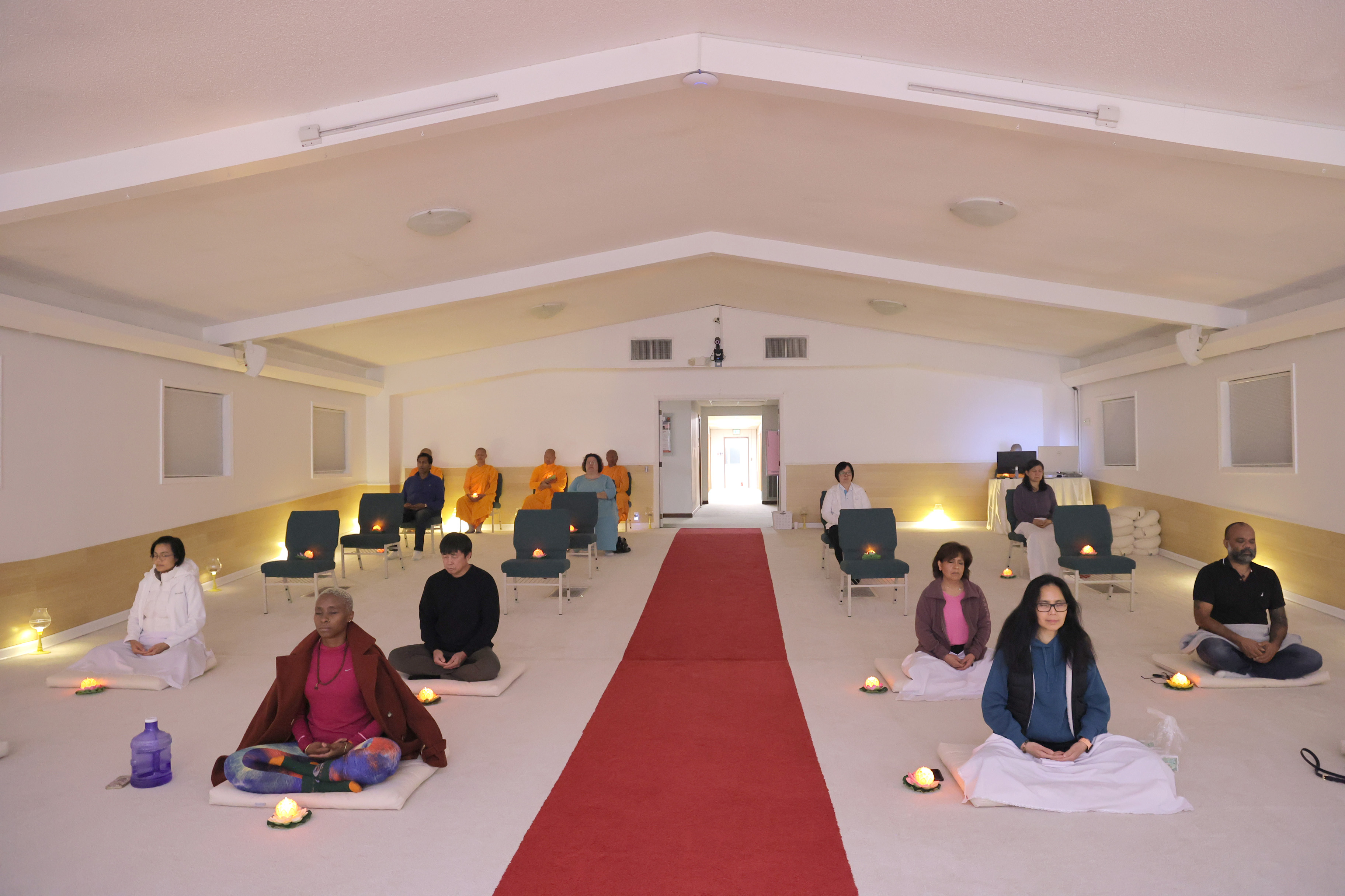 วัดพระธรรมกายจอร์เจีย จัดปฏิบัติธรรมชาวท้องถิ่นประจำเดือนคืนวันเพ็ญ