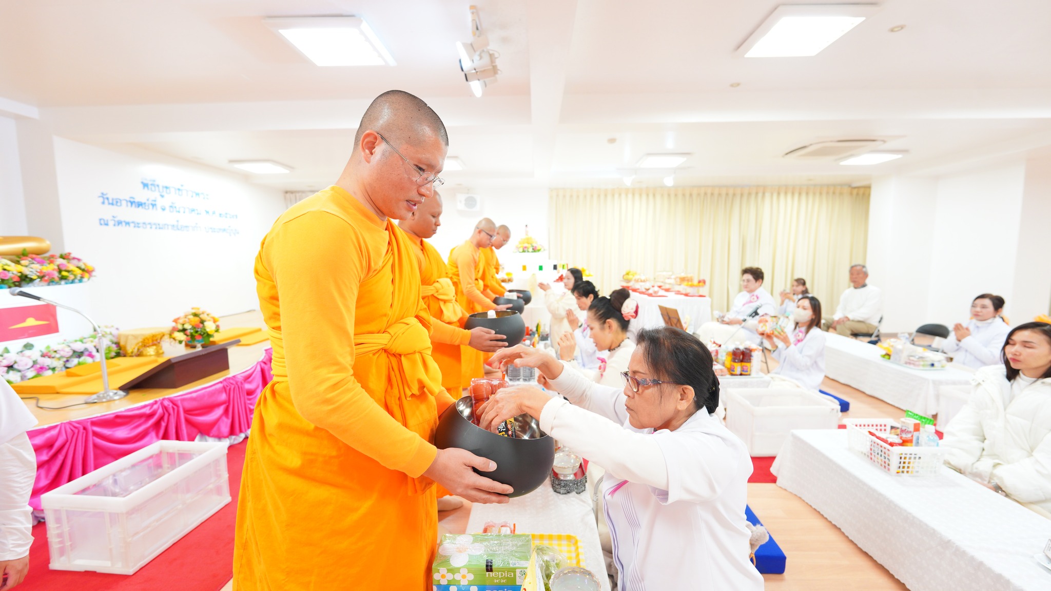 วัดพระธรรมกายโอซาก้า จัดงานบุญบูชาข้าวพระ
