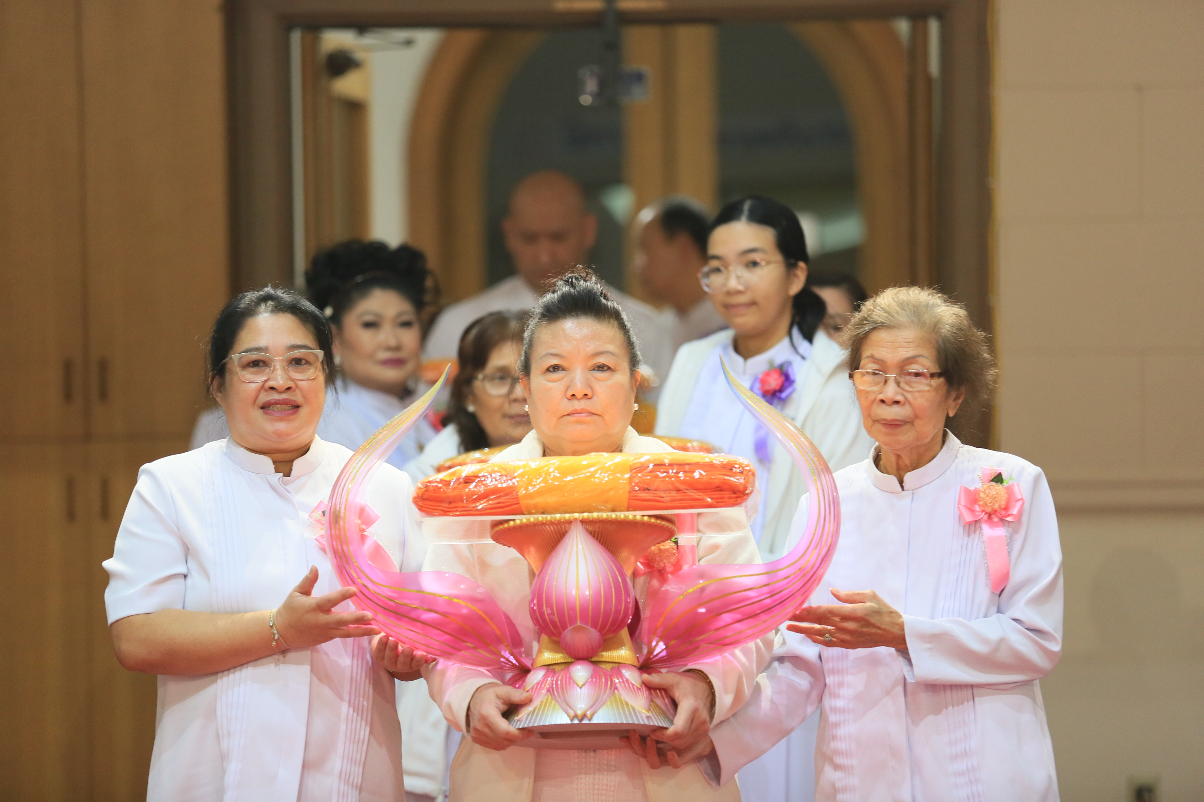 วัดพระธรรมกายออเรกอน จัดงานบุญบูชาข้าวพระ