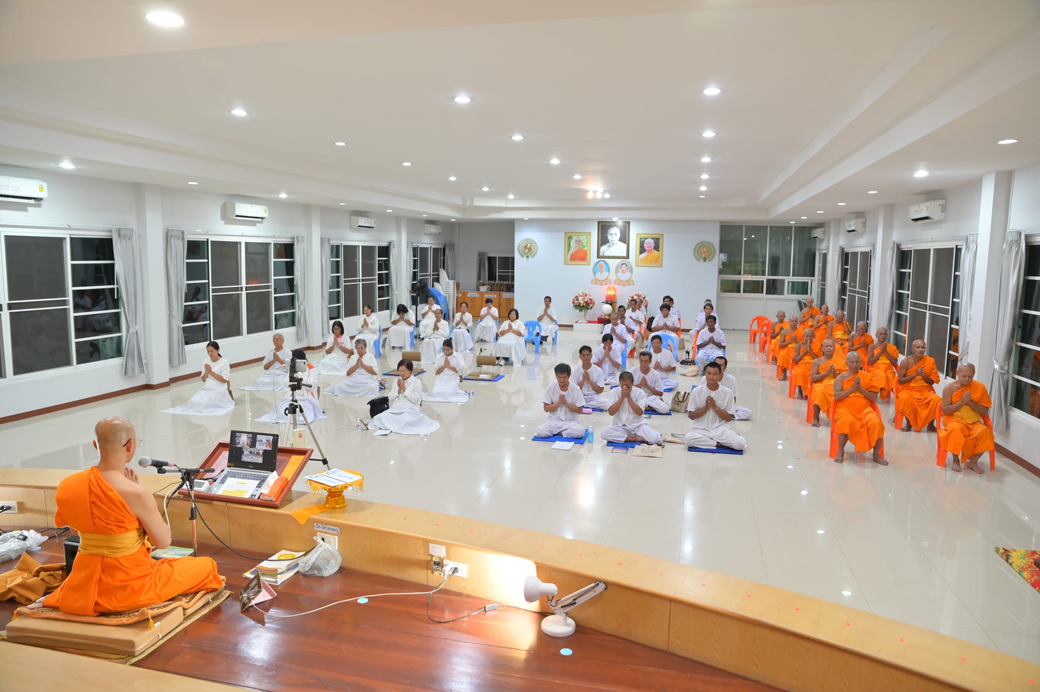 ศูนย์ปฏิบัติธรรมพนมสารคาม จัดปฏิบัติธรรมโครงการหมู่บ้านรักษาศีล 5