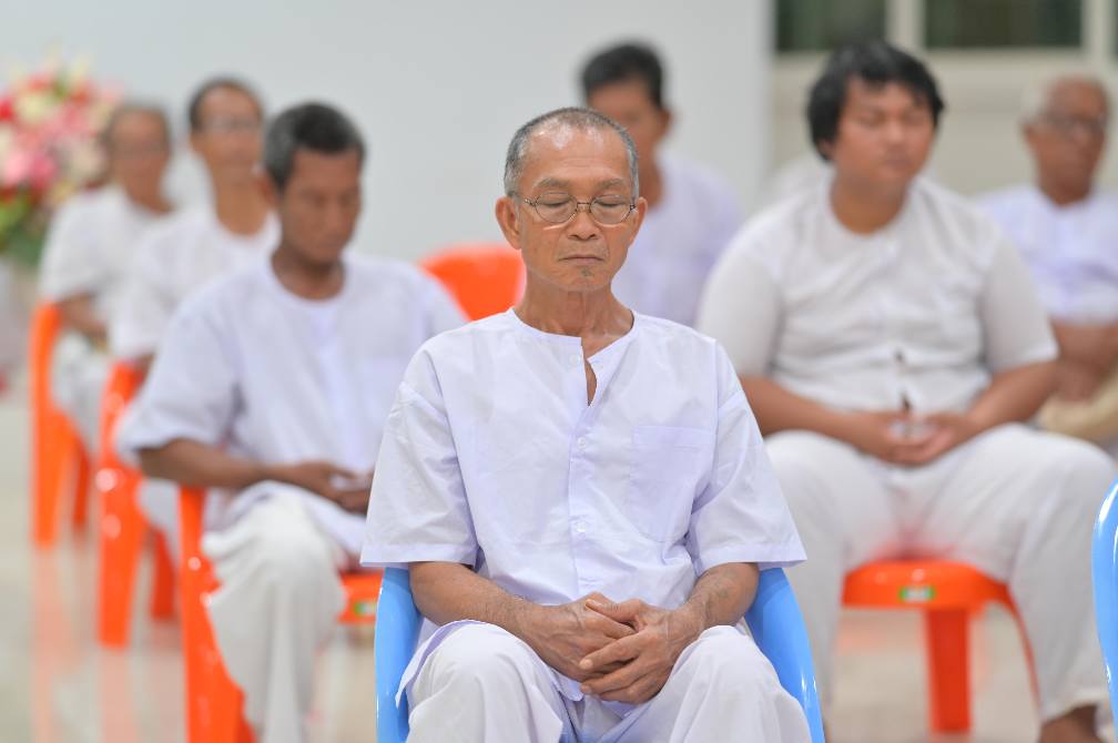 ศูนย์ปฏิบัติธรรมพนมสารคาม จัดปฏิบัติธรรมโครงการหมู่บ้านรักษาศีล 5