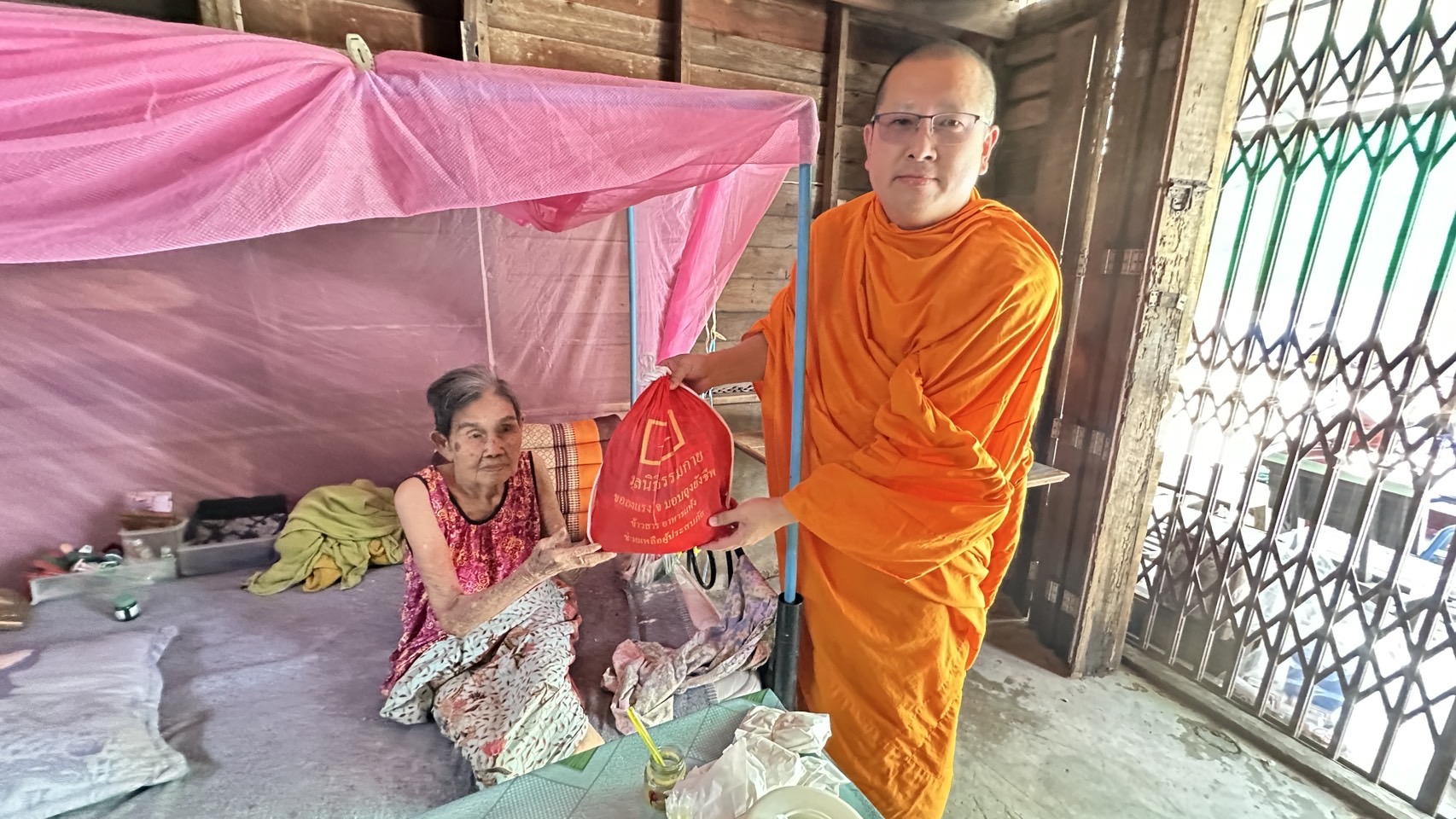 มูลนิธิธรรมกาย มอบถุงยังชีพช่วยเหลือผู้ประสบภัยน้ำท่วม จ.ยะลา