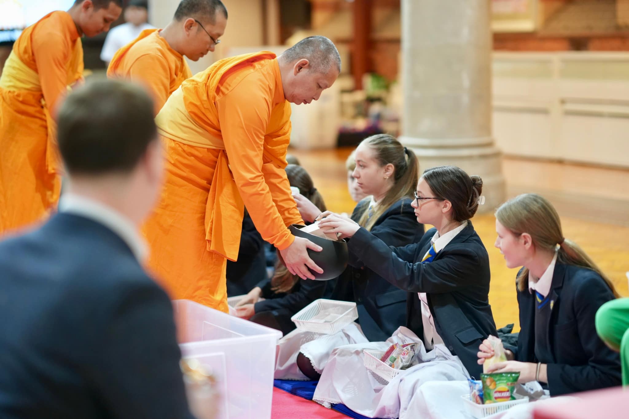 โรงเรียน Ranelagh มาเยี่ยมชมวัดพระธรรมกายลอนดอน