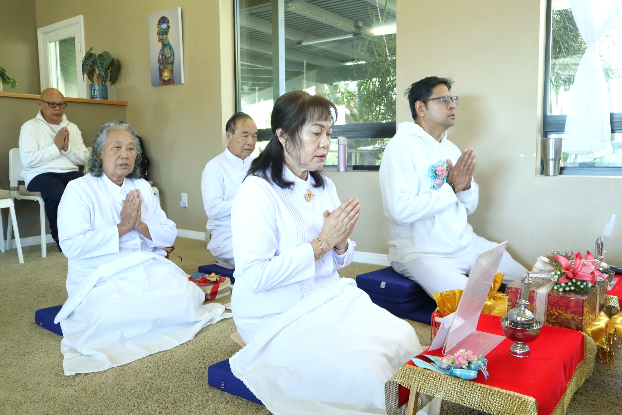 วัดภาวนาซานดิเอโก จัดพิธีถวายหนังสือธรรมะ