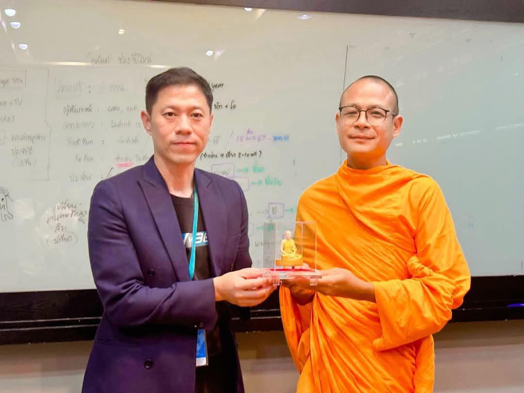 ผู้แทนวัดพระธรรมกาย อำนวยพรปีใหม่สำนักข่าว