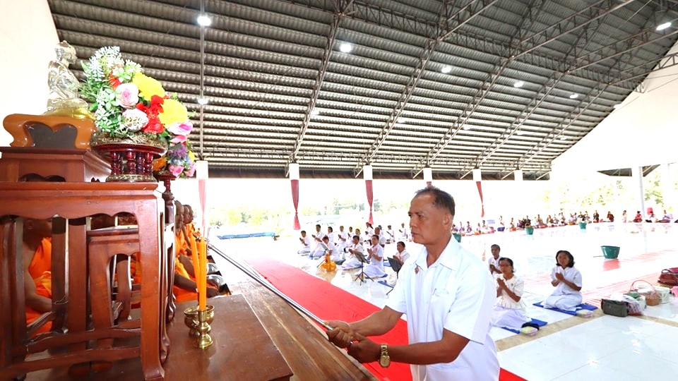 ธุดงคสถานอำนาจเจริญ จัดพิธีตักบาตรพระใหม่ รุ่นบูชาธรรมมหาปูชนียาจารย์