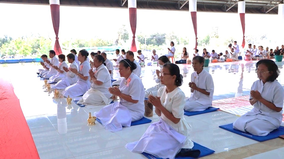 ธุดงคสถานอำนาจเจริญ จัดพิธีตักบาตรพระใหม่ รุ่นบูชาธรรมมหาปูชนียาจารย์