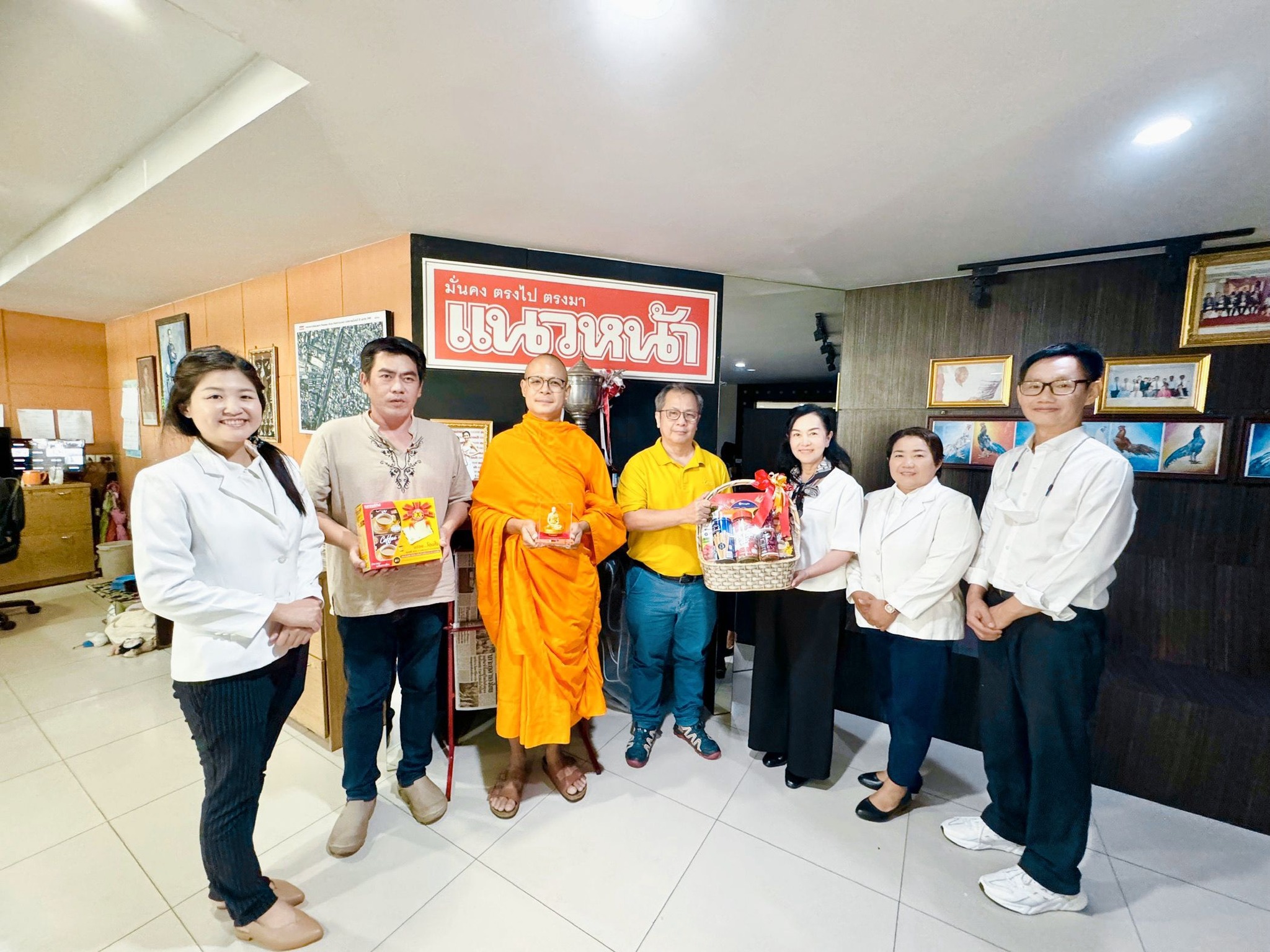 ผู้แทนวัดพระธรรมกาย อำนวยพรปีใหม่แก่สื่อมวลชน