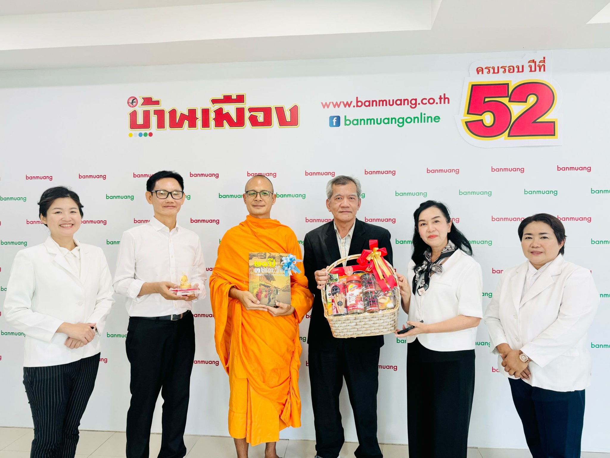 ผู้แทนวัดพระธรรมกาย อำนวยพรปีใหม่แก่สื่อมวลชน