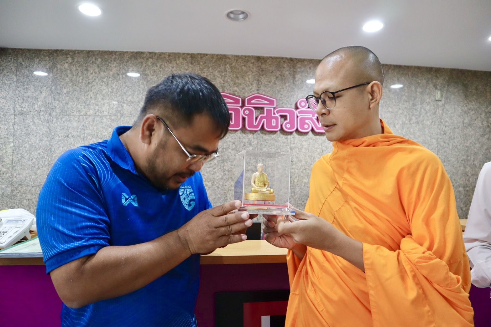 ผู้แทนวัดพระธรรมกาย อำนวยพรปีใหม่แก่สื่อมวลชน