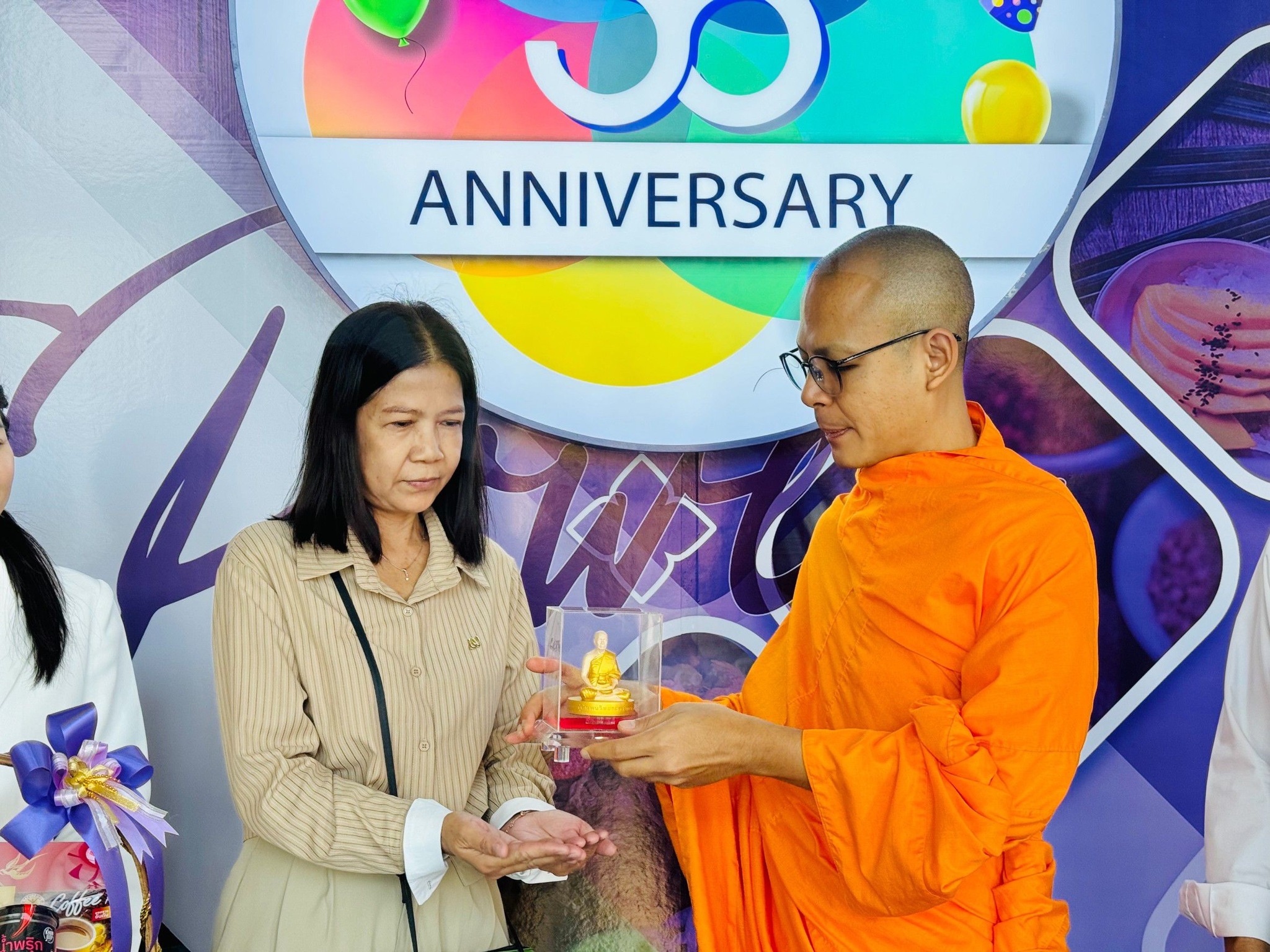 ผู้แทนวัดพระธรรมกาย อำนวยพรปีใหม่แก่สื่อมวลชน