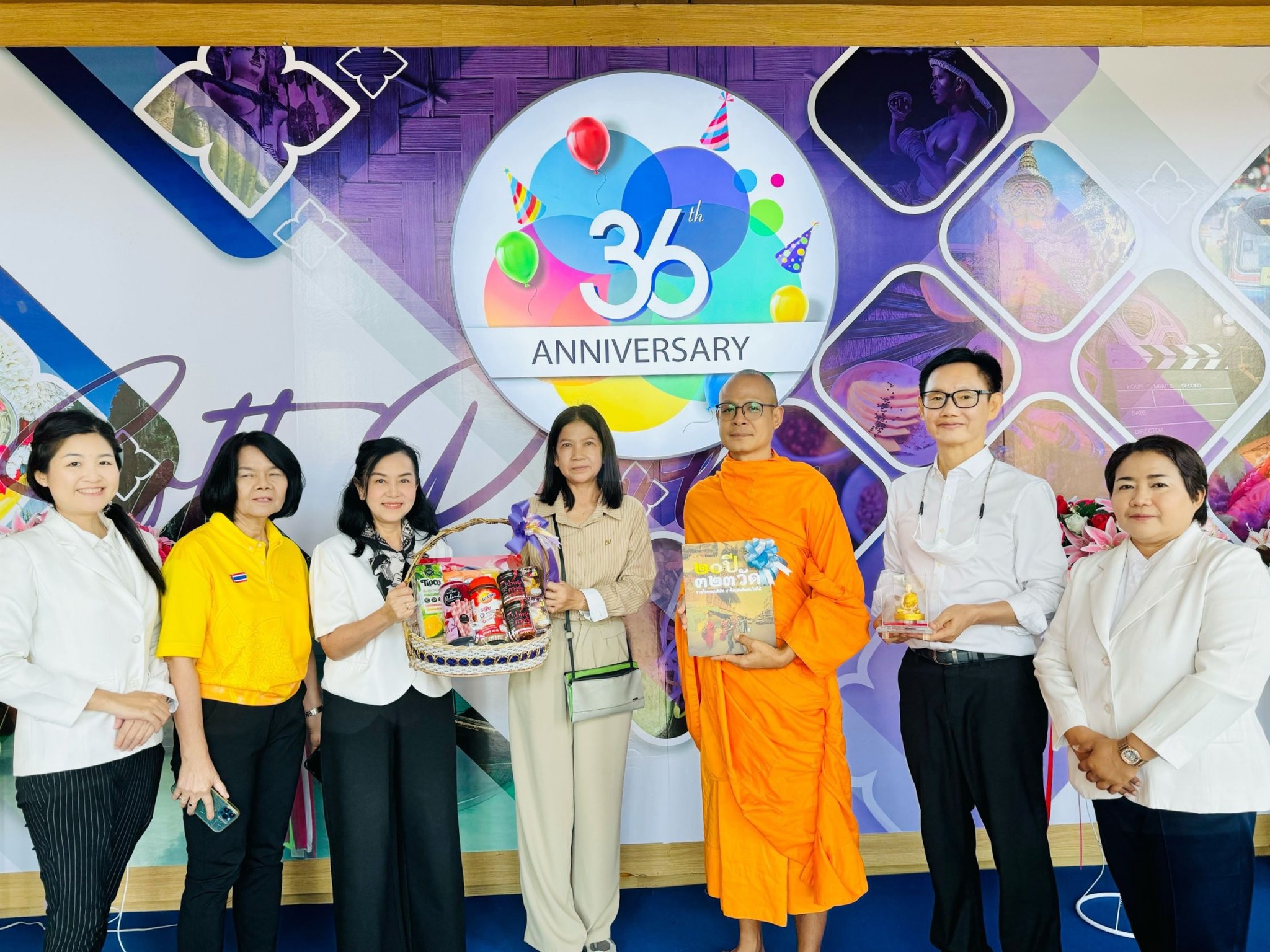 ผู้แทนวัดพระธรรมกาย อำนวยพรปีใหม่แก่สื่อมวลชน