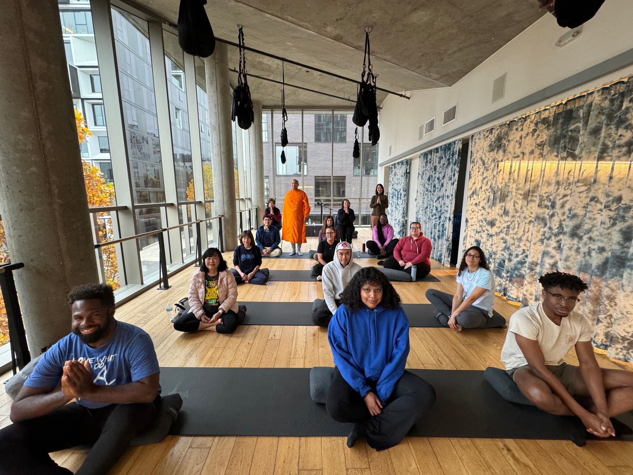 วัดพระธรรมกายออเรกอน จัดคลาสสมาธิสำหรับชาวท้องถิ่น