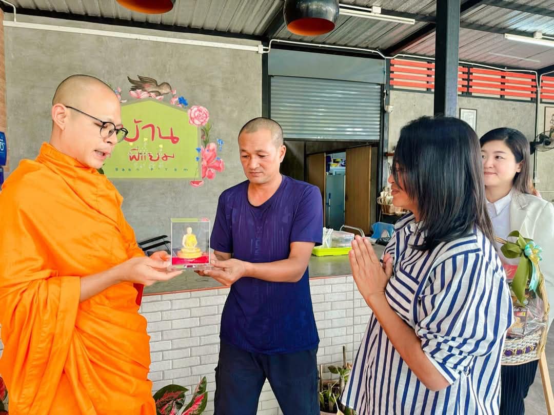 ผู้ช่วยเจ้าอาวาสวัดพระธรรมกาย อำนวยพรปีใหม่สื่อมวลชน