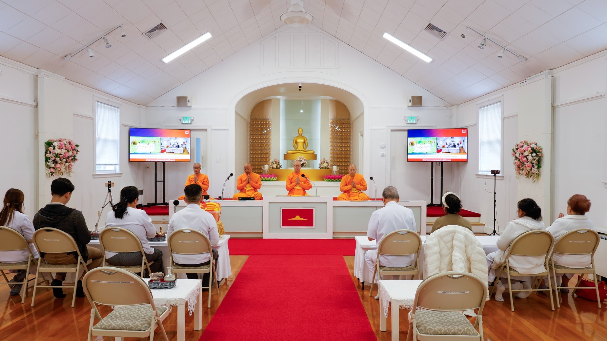 วัดพระธรรมกายบอสตัน จัดพิธีถวายอุปกรณ์เครื่องกันหนาว